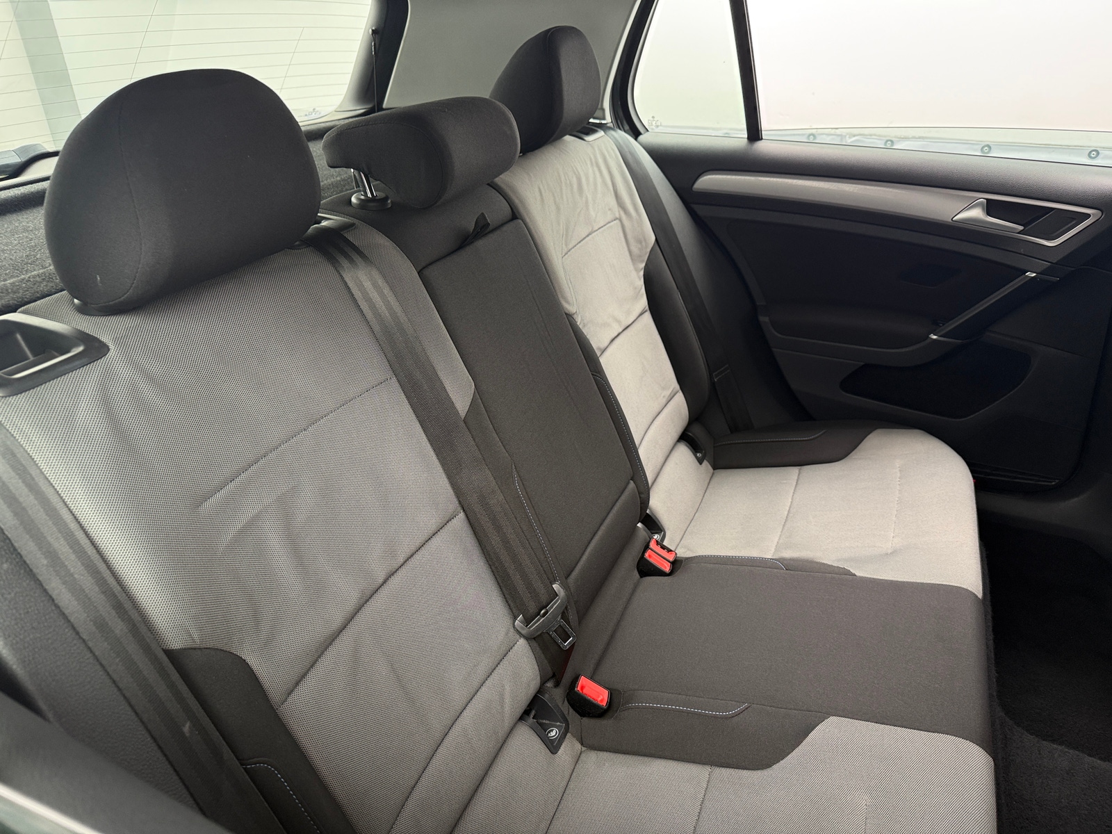 Thumbnail: 2016 Volkswagen e-Golf - 6