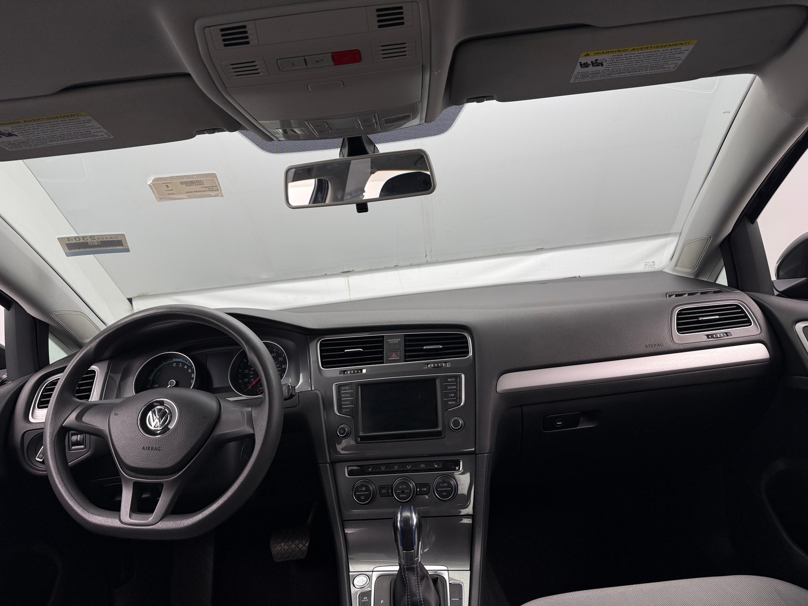 Thumbnail: 2016 Volkswagen e-Golf - 3