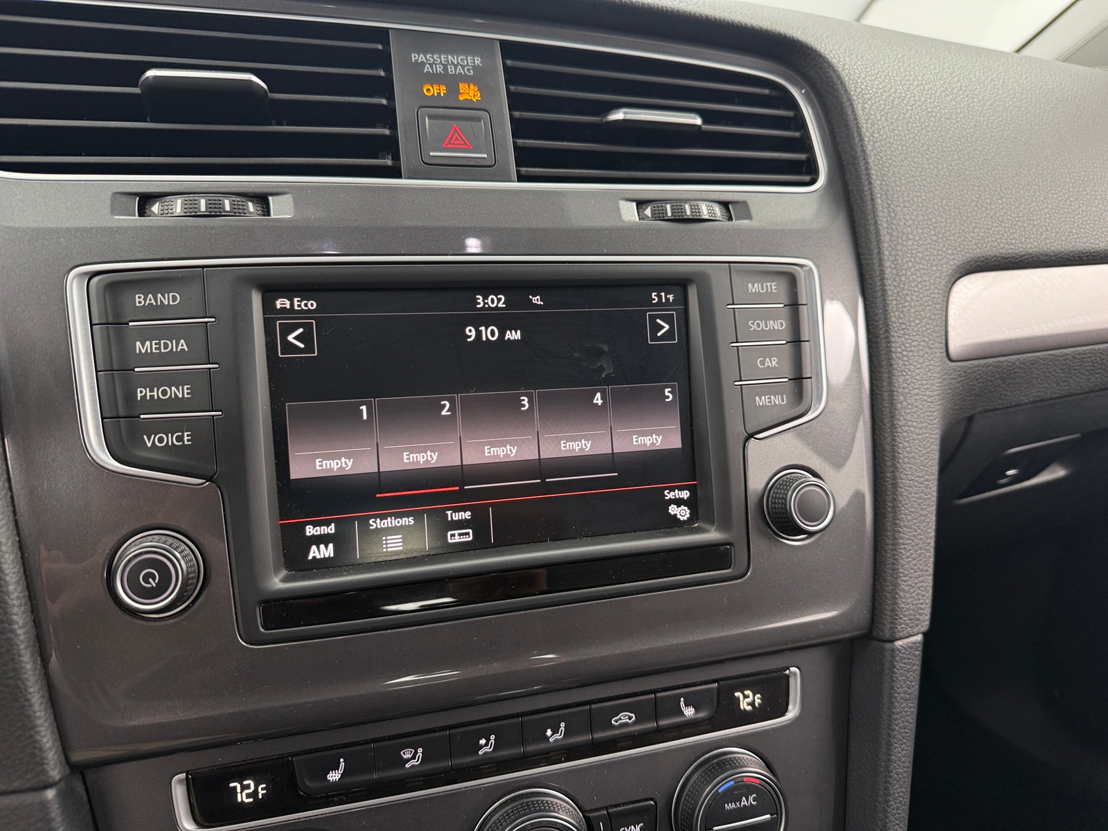 Thumbnail: 2016 Volkswagen e-Golf - 4