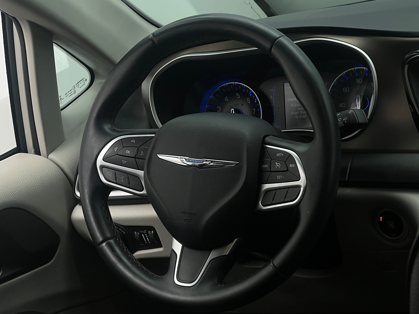 Thumbnail: 2017 Chrysler Pacifica - 5