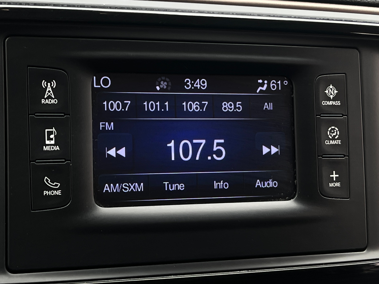 Thumbnail: 2017 Chrysler Pacifica - 4