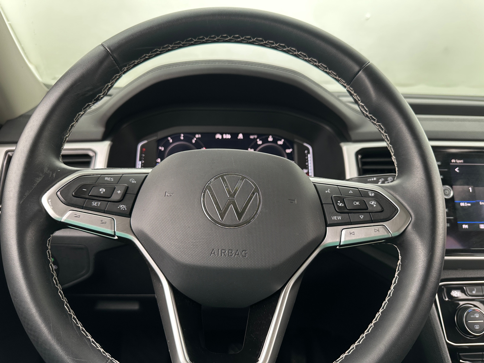 Thumbnail: 2022 Volkswagen Atlas - 4