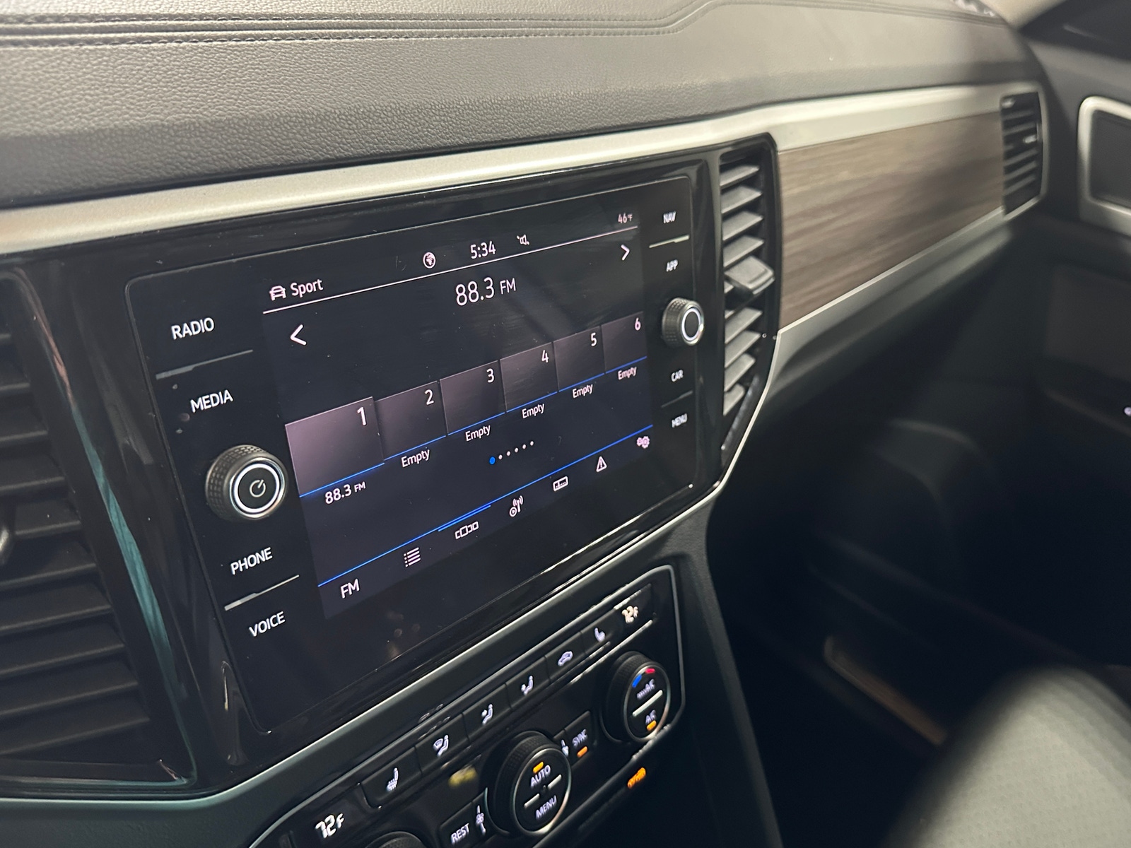 Thumbnail: 2022 Volkswagen Atlas - 3