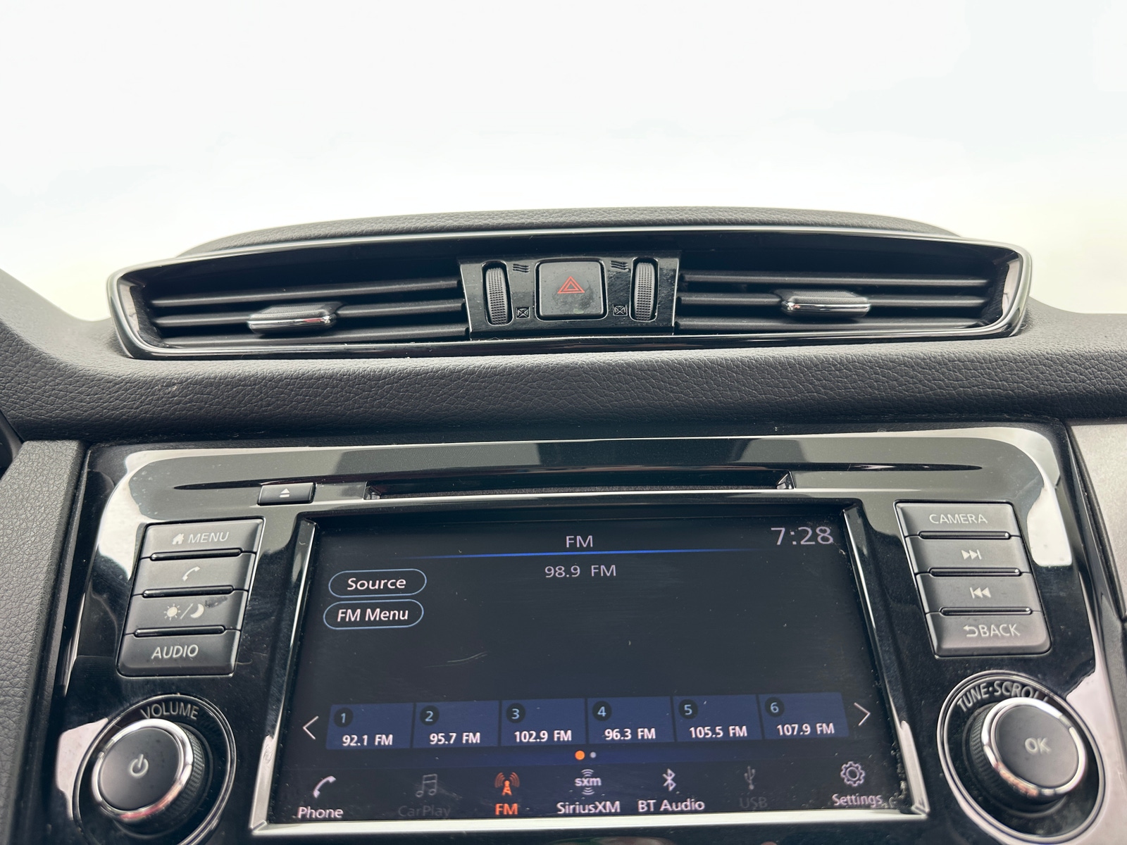 Thumbnail: 2021 Nissan Rogue Sport - 4