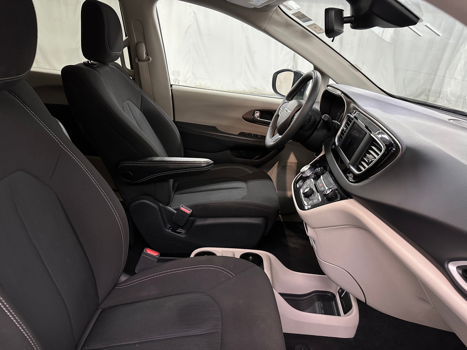 Thumbnail: 2024 Chrysler Voyager - 2