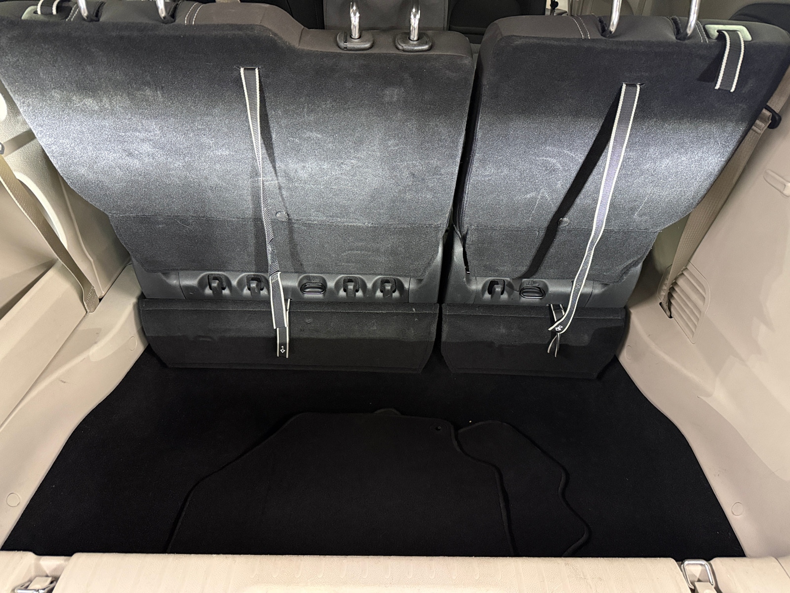 Thumbnail: 2024 Chrysler Voyager - 7