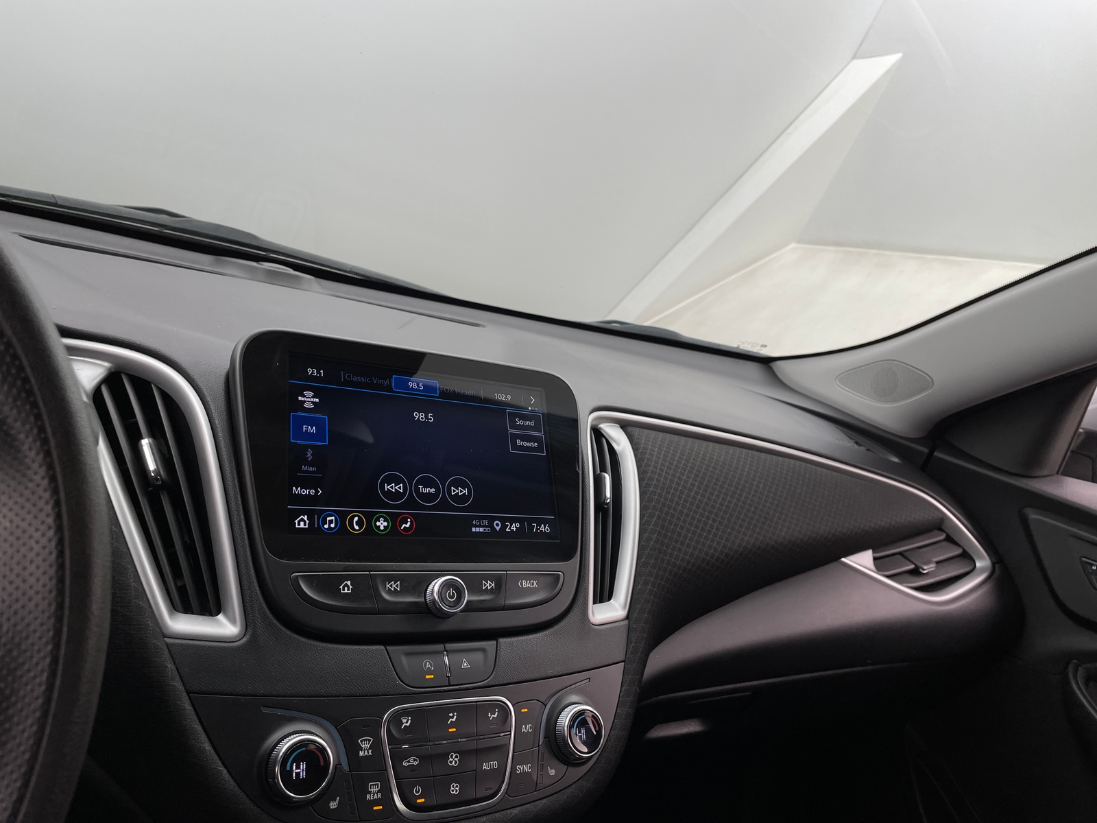 Thumbnail: 2024 Chevrolet Malibu - 4