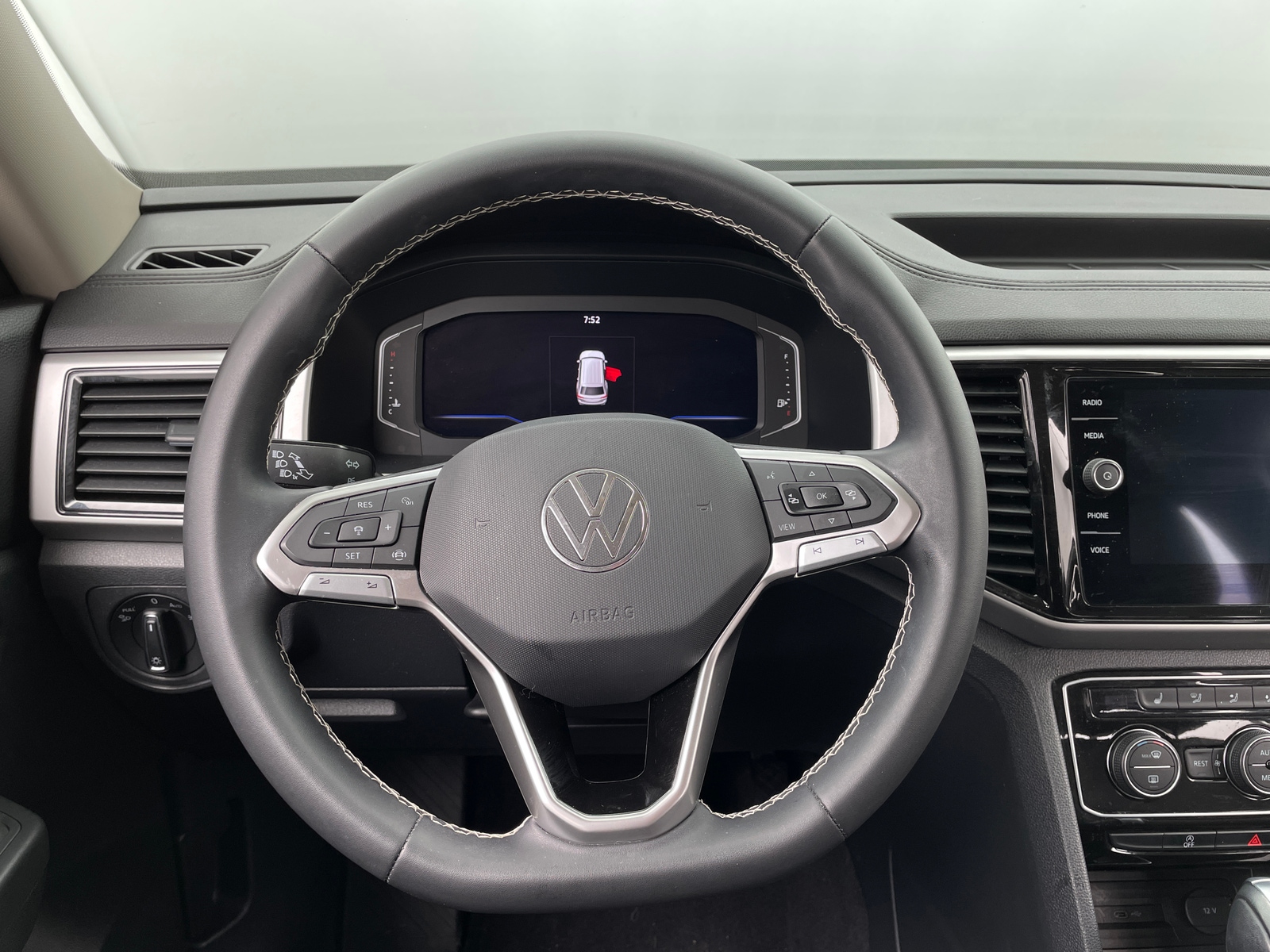 Thumbnail: 2023 Volkswagen Atlas - 4