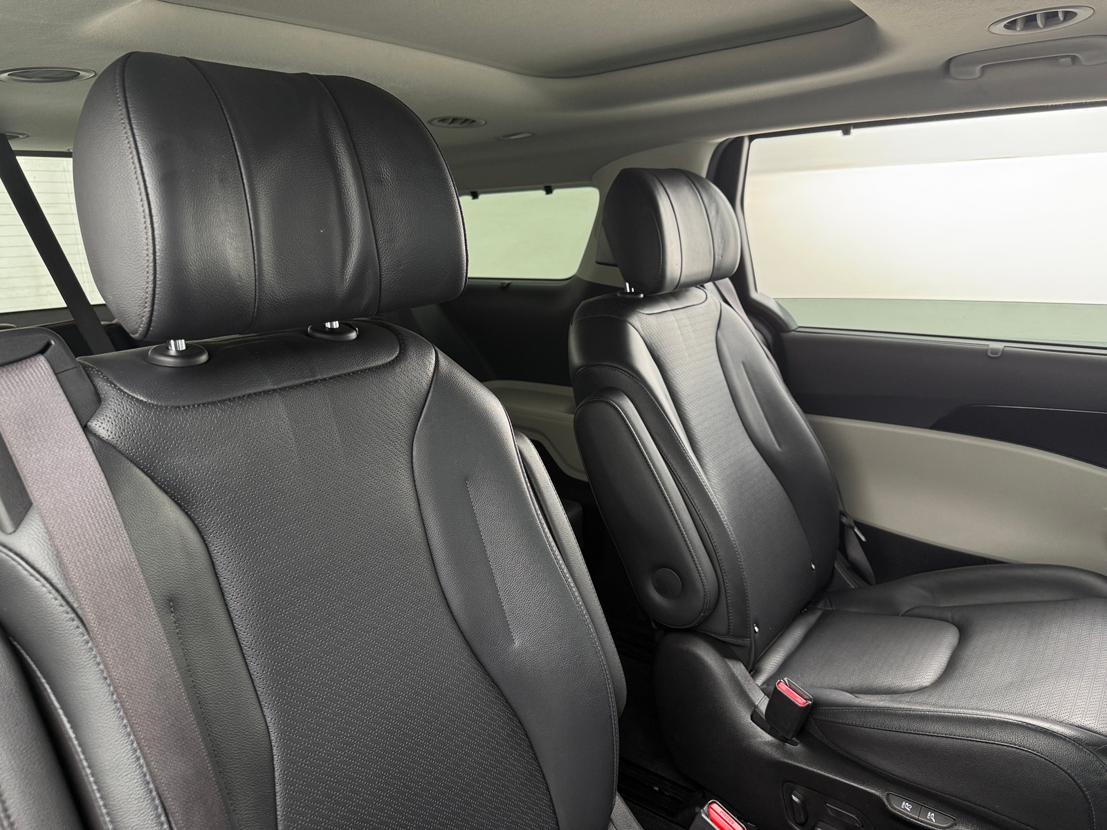 Thumbnail: 2022 Kia Carnival - 5