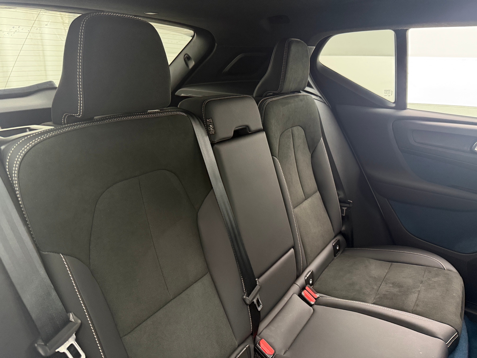 Thumbnail: 2023 Volvo XC40 - 6