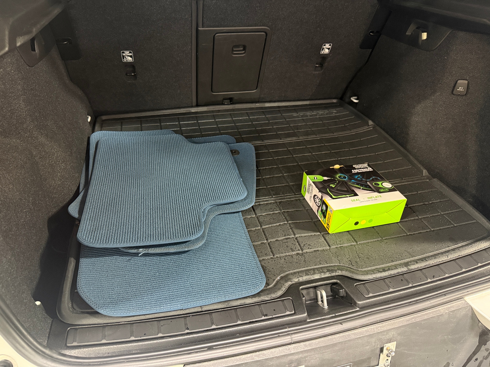 Thumbnail: 2023 Volvo XC40 - 7