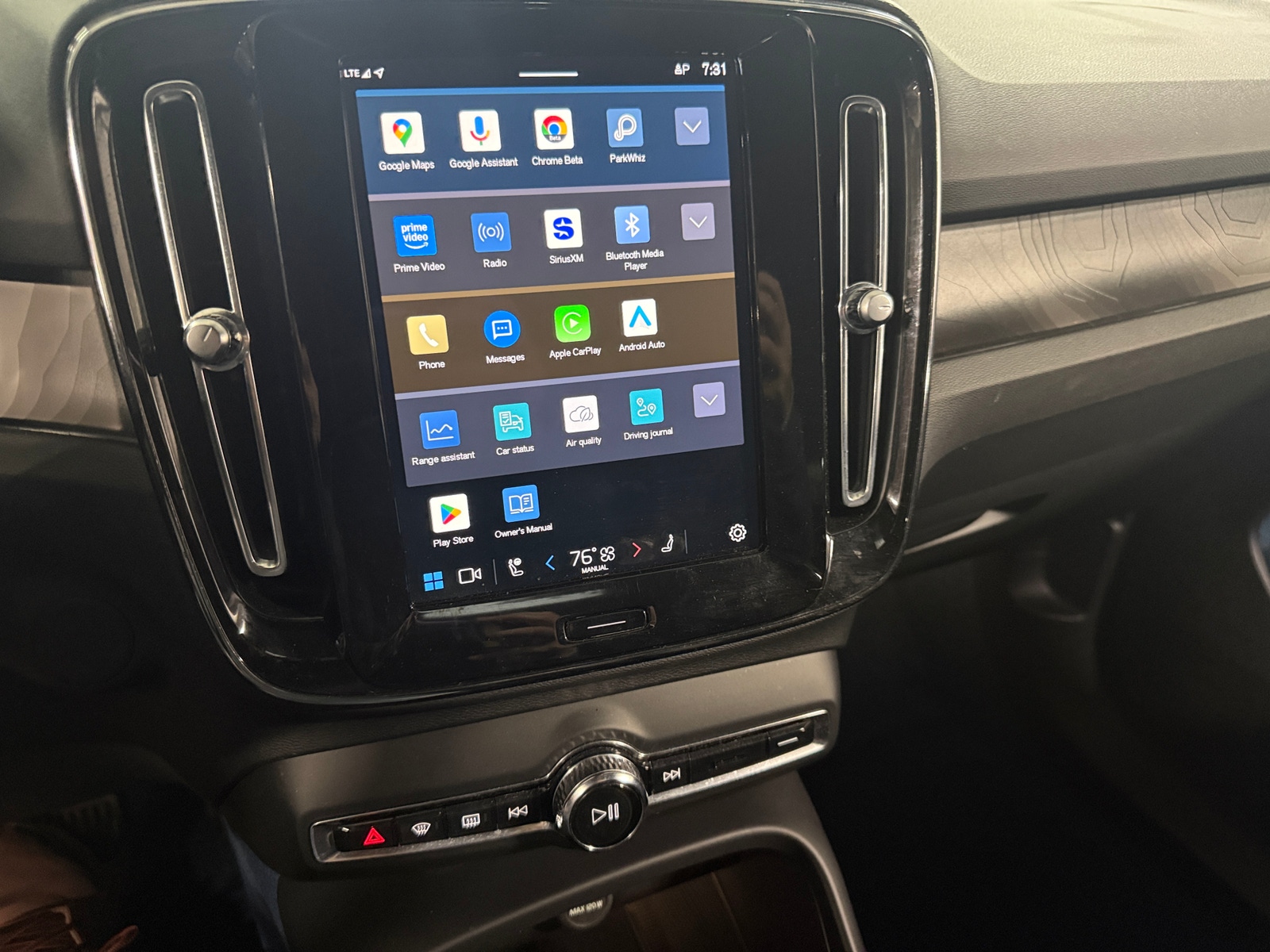 Thumbnail: 2023 Volvo XC40 - 4