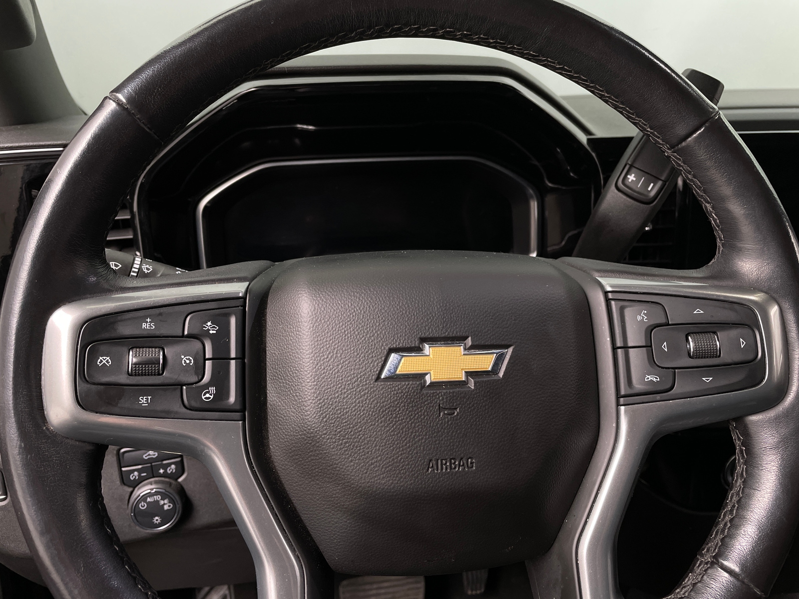 Thumbnail: 2022 Chevrolet Silverado 1500 - 5