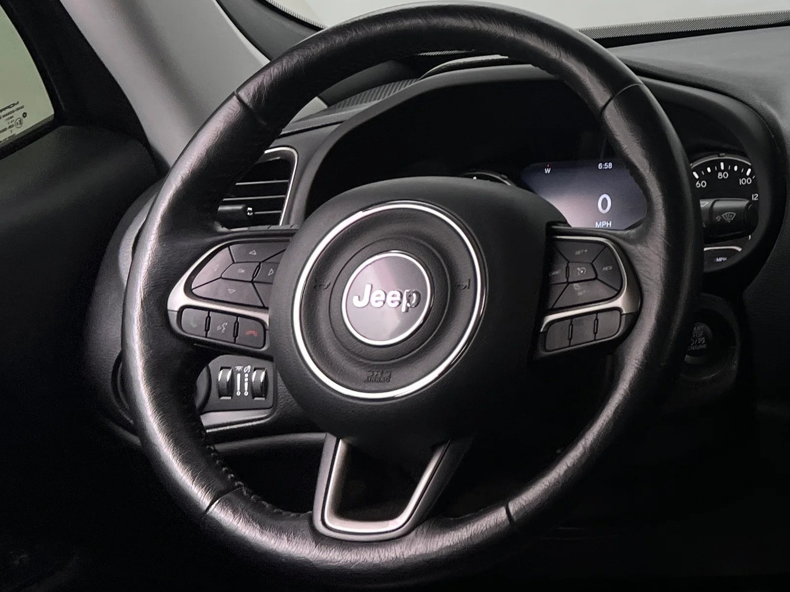 Thumbnail: 2019 Jeep Renegade - 4