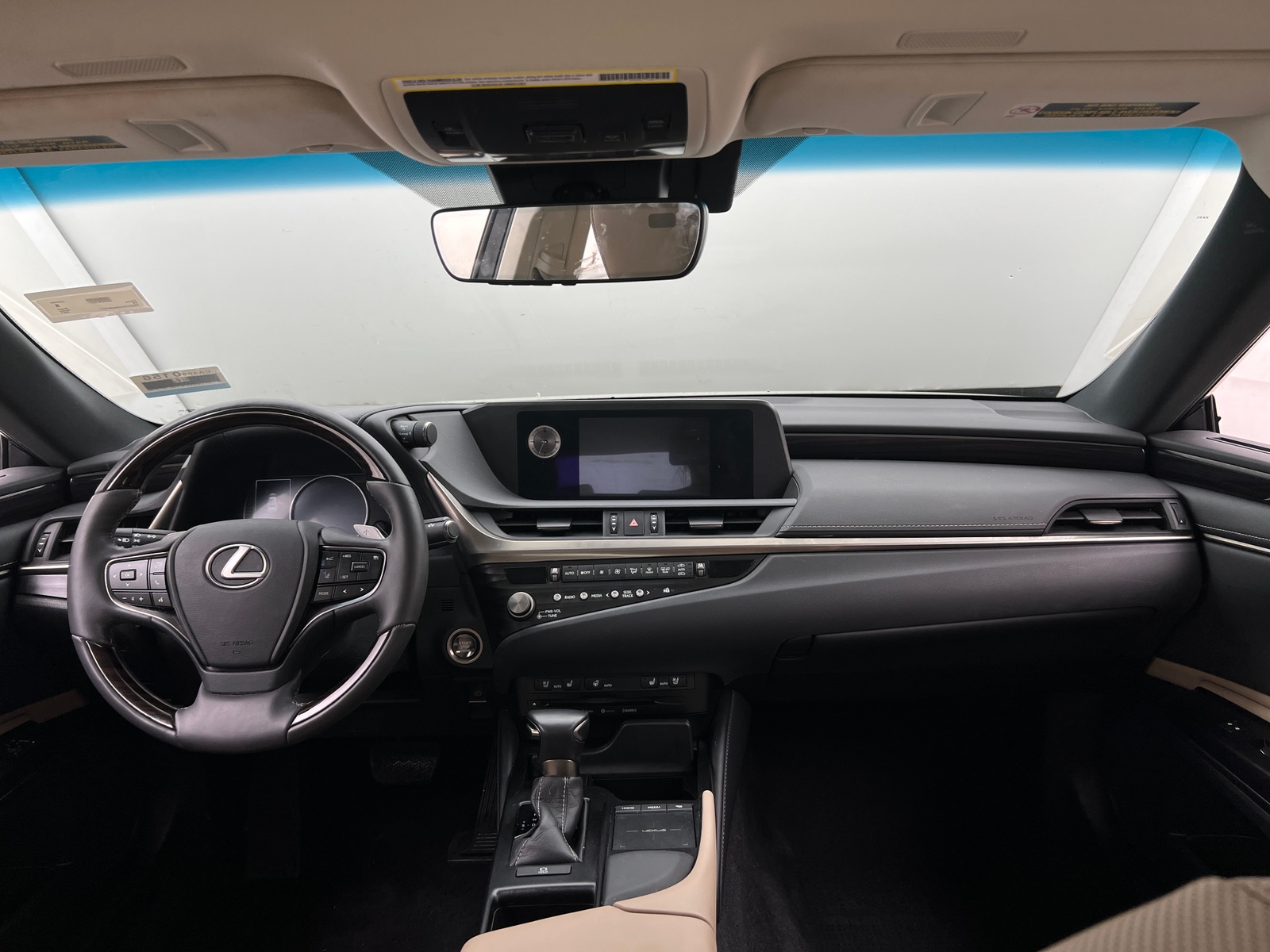 Thumbnail: 2021 Lexus ES - 2