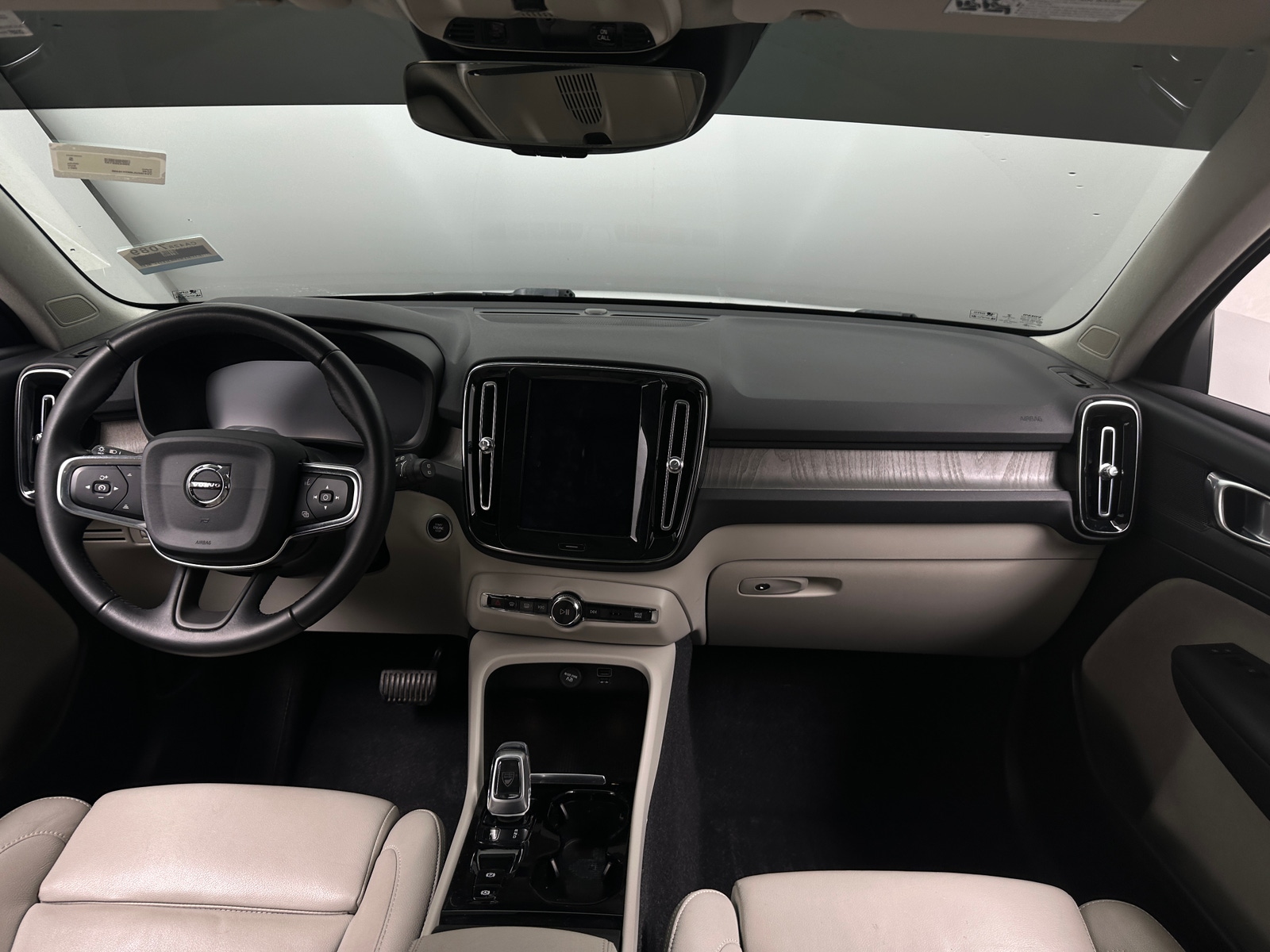 Thumbnail: 2021 Volvo XC40 - 2