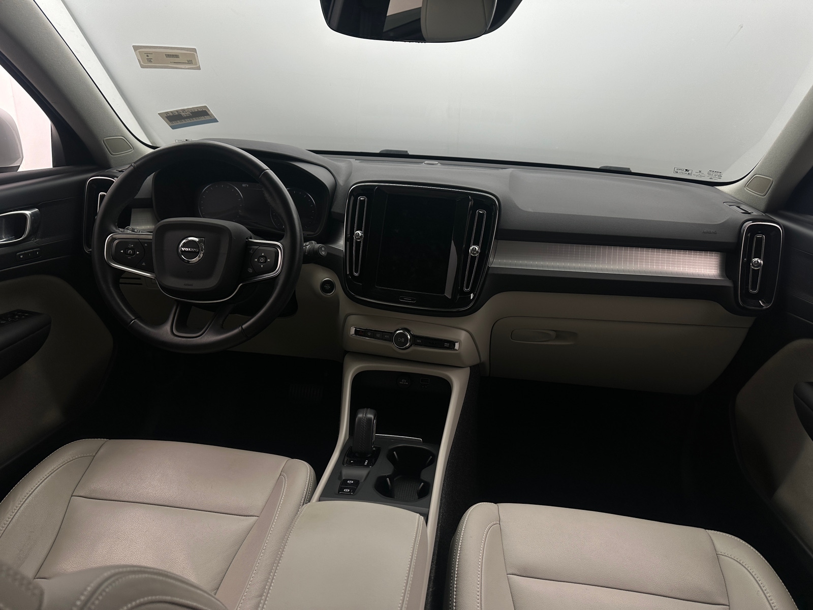 Thumbnail: 2021 Volvo XC40 - 2