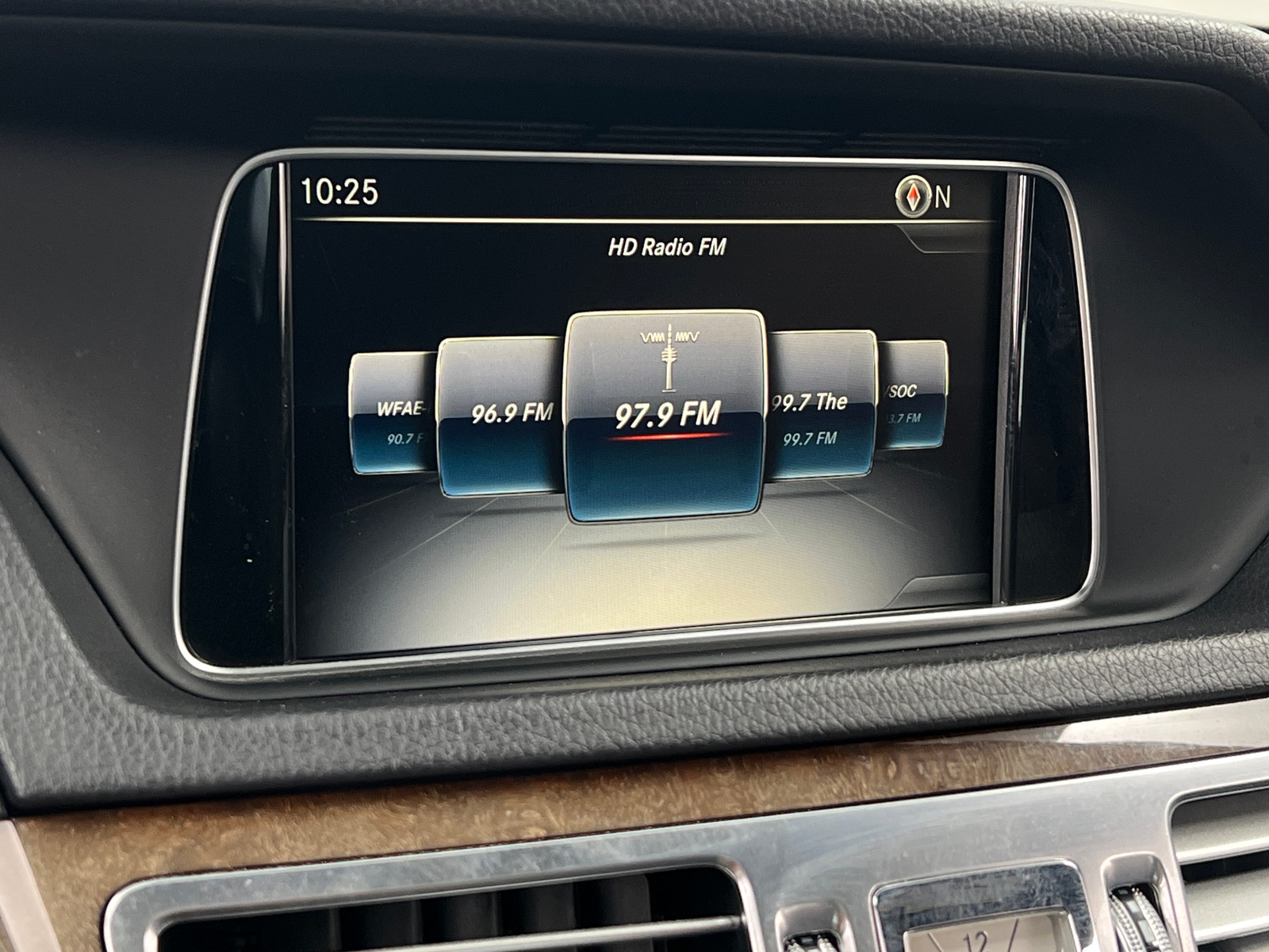 Thumbnail: 2016 Mercedes-Benz E-Class - 3