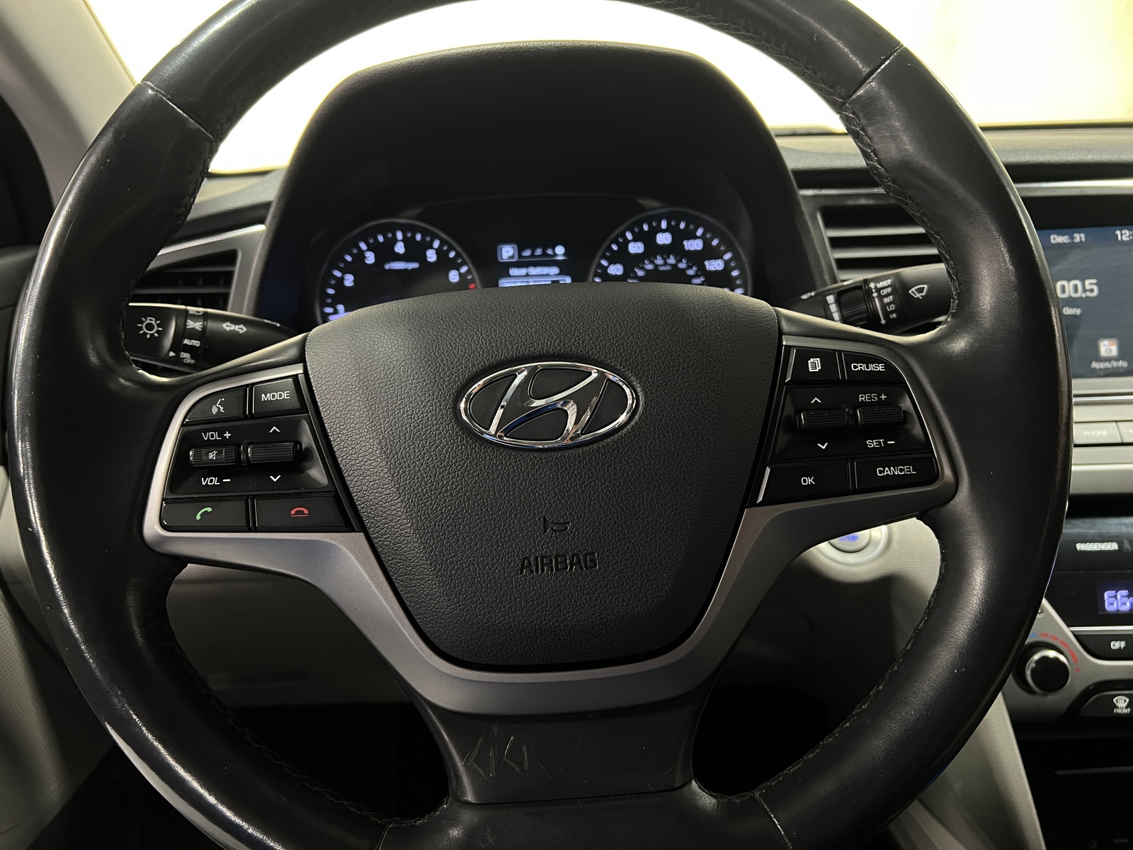 Thumbnail: 2017 Hyundai Elantra - 4