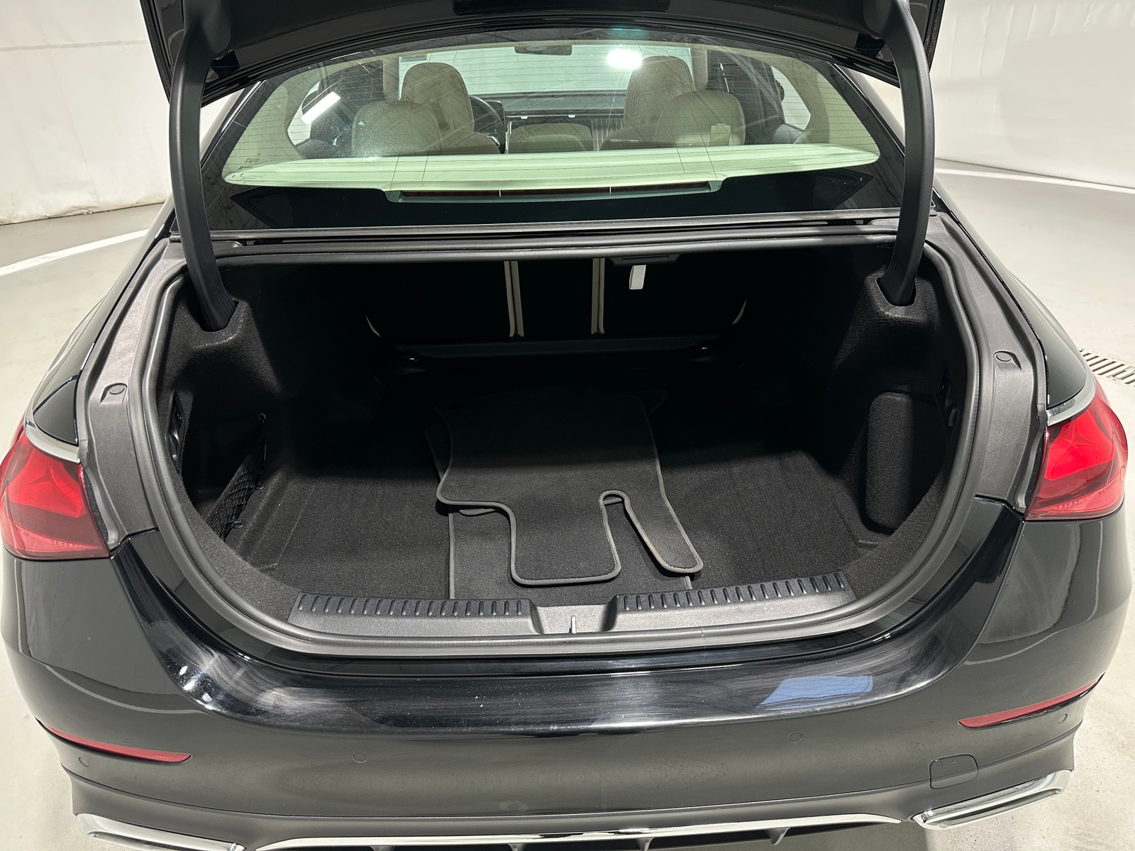 Thumbnail: 2025 Mercedes-Benz E-Class - 6