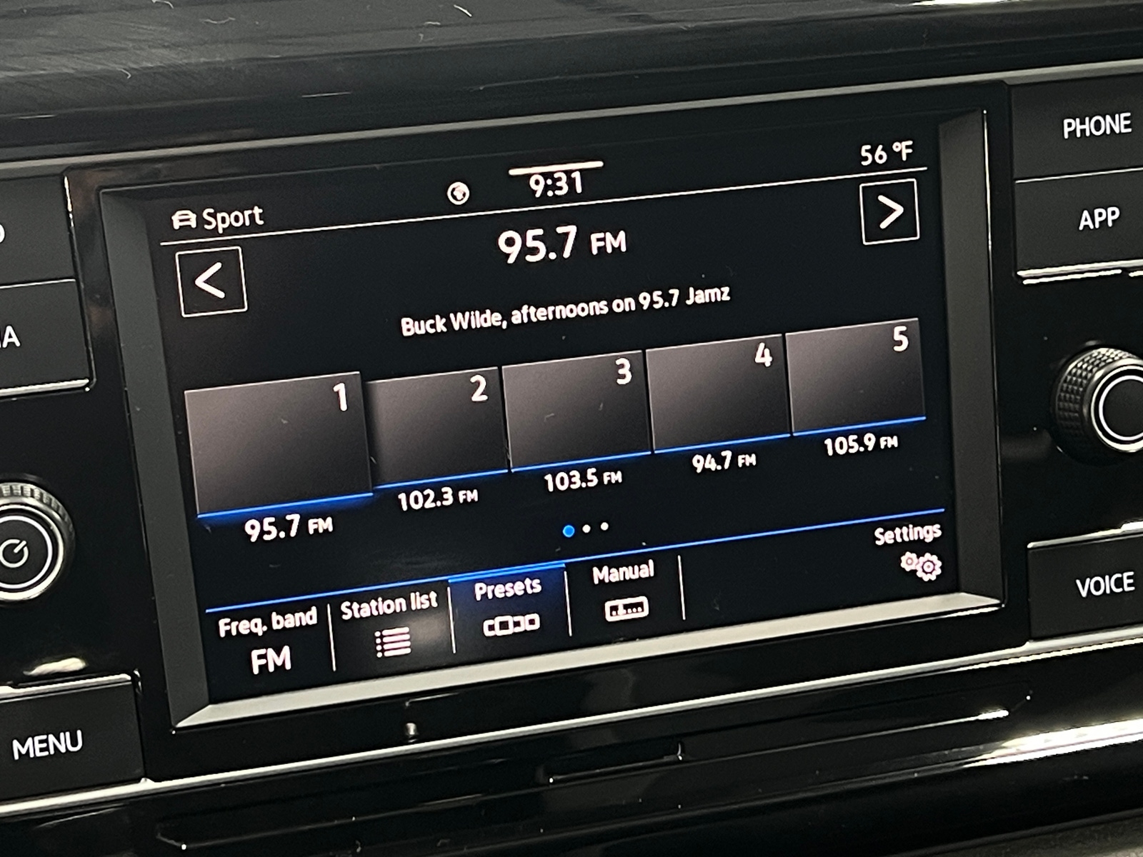 Thumbnail: 2022 Volkswagen Taos - 4