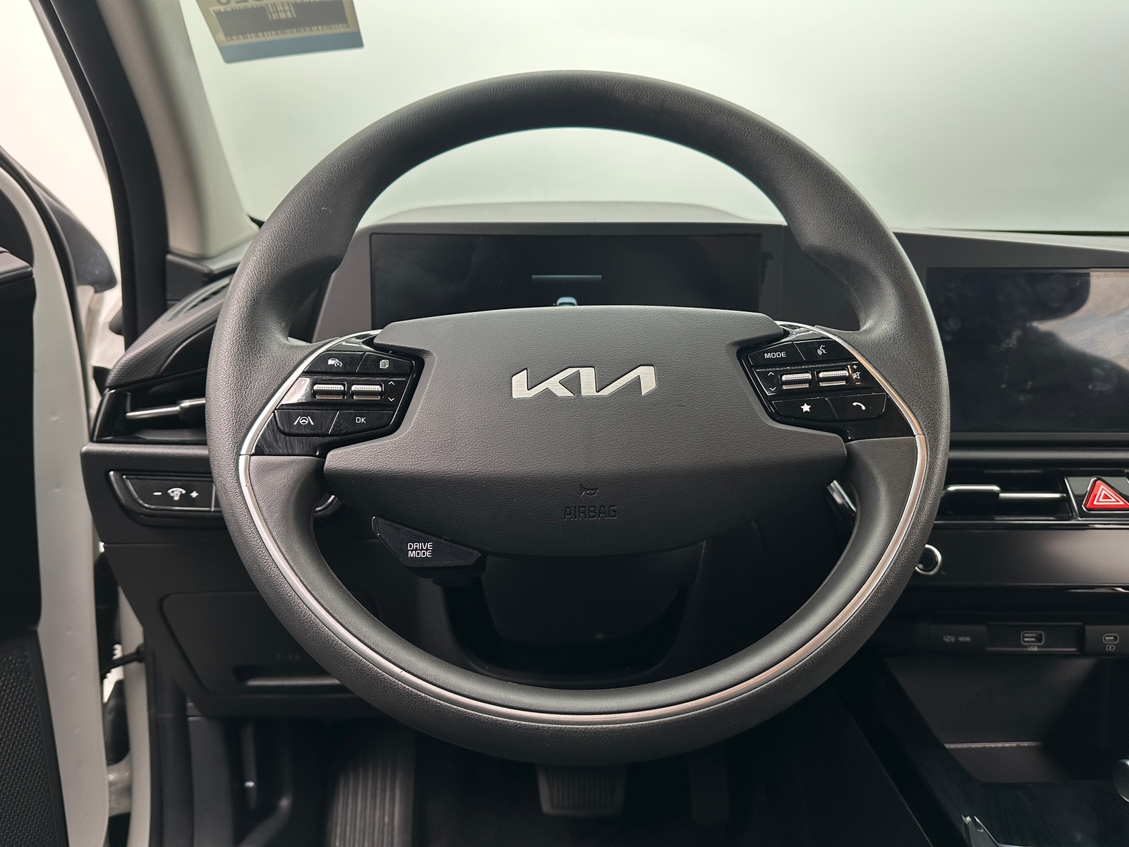 Thumbnail: 2024 Kia Niro - 5