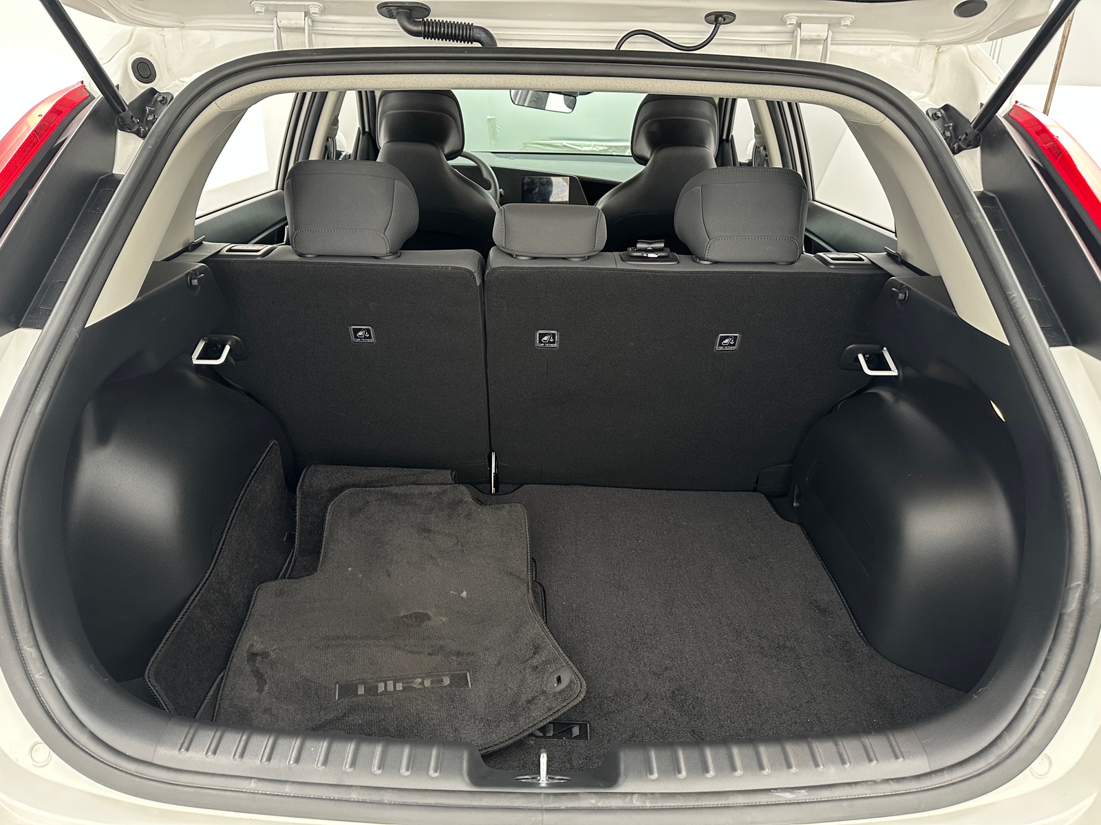 Thumbnail: 2024 Kia Niro - 7