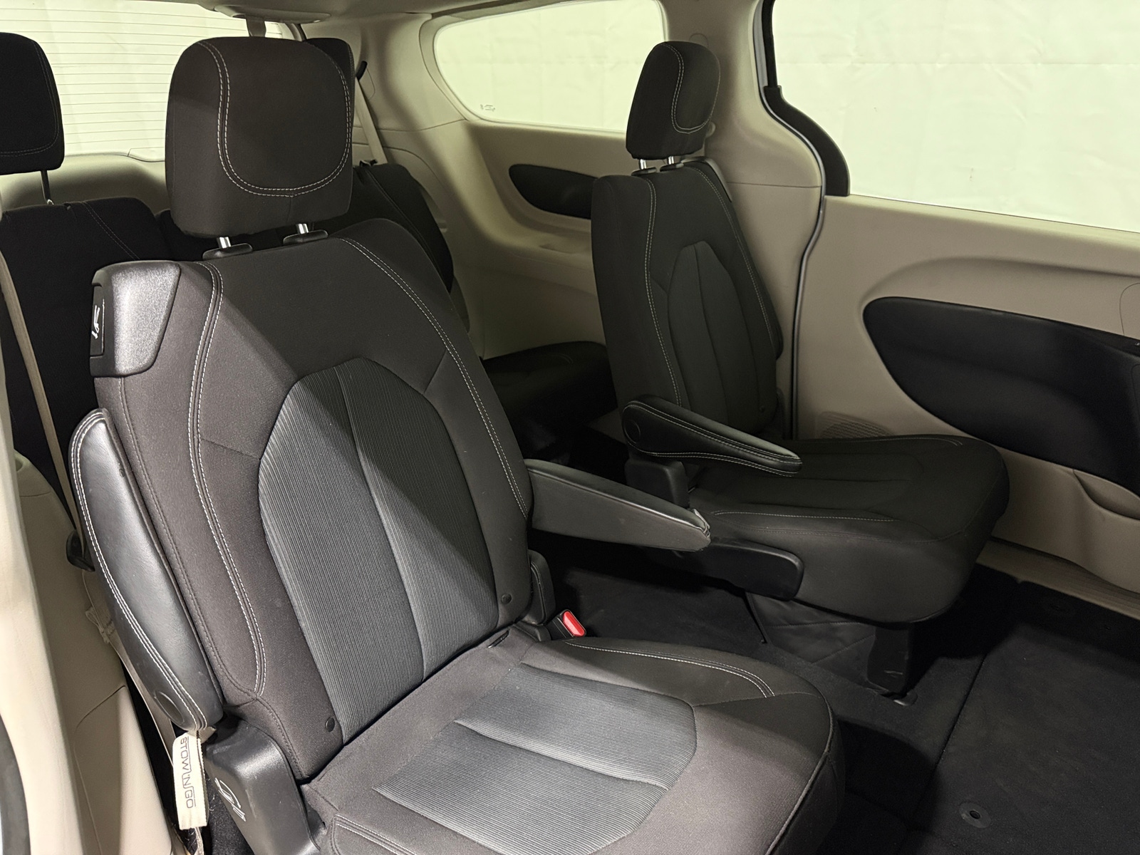 Thumbnail: 2023 Chrysler Voyager - 6