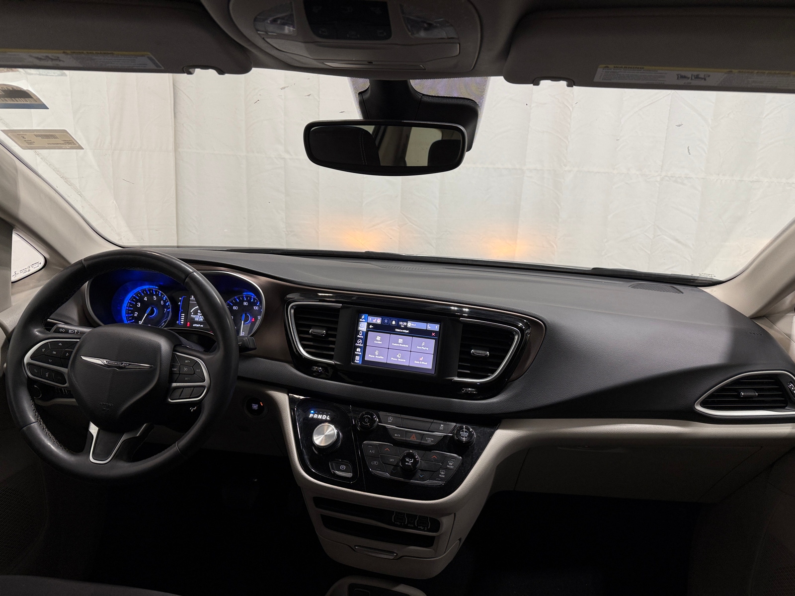 Thumbnail: 2023 Chrysler Voyager - 3