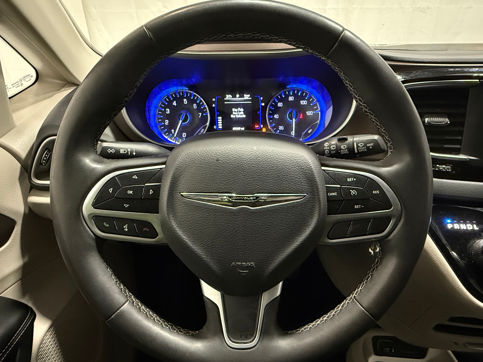 Thumbnail: 2023 Chrysler Voyager - 5