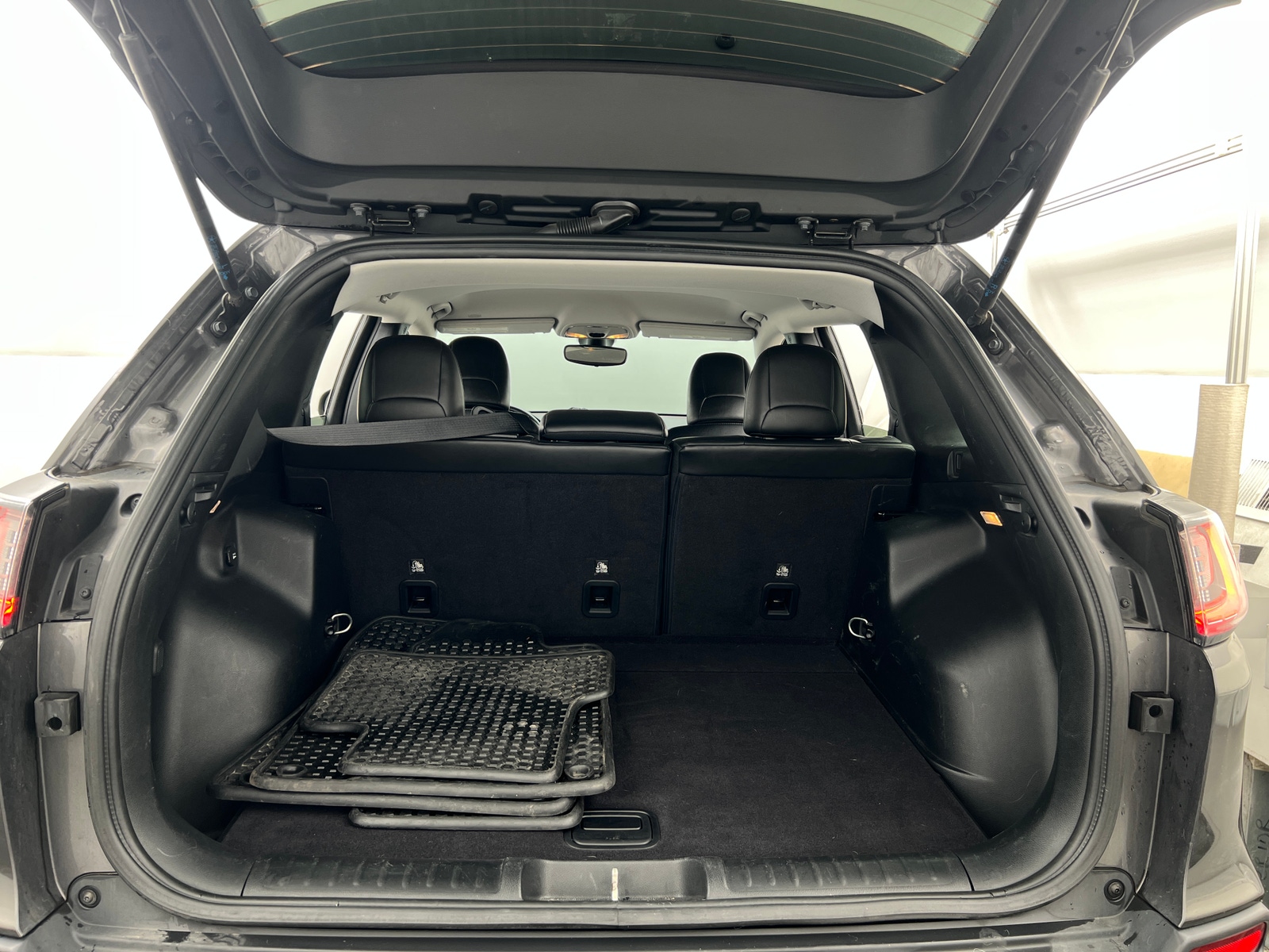 Thumbnail: 2020 Jeep Cherokee - 7