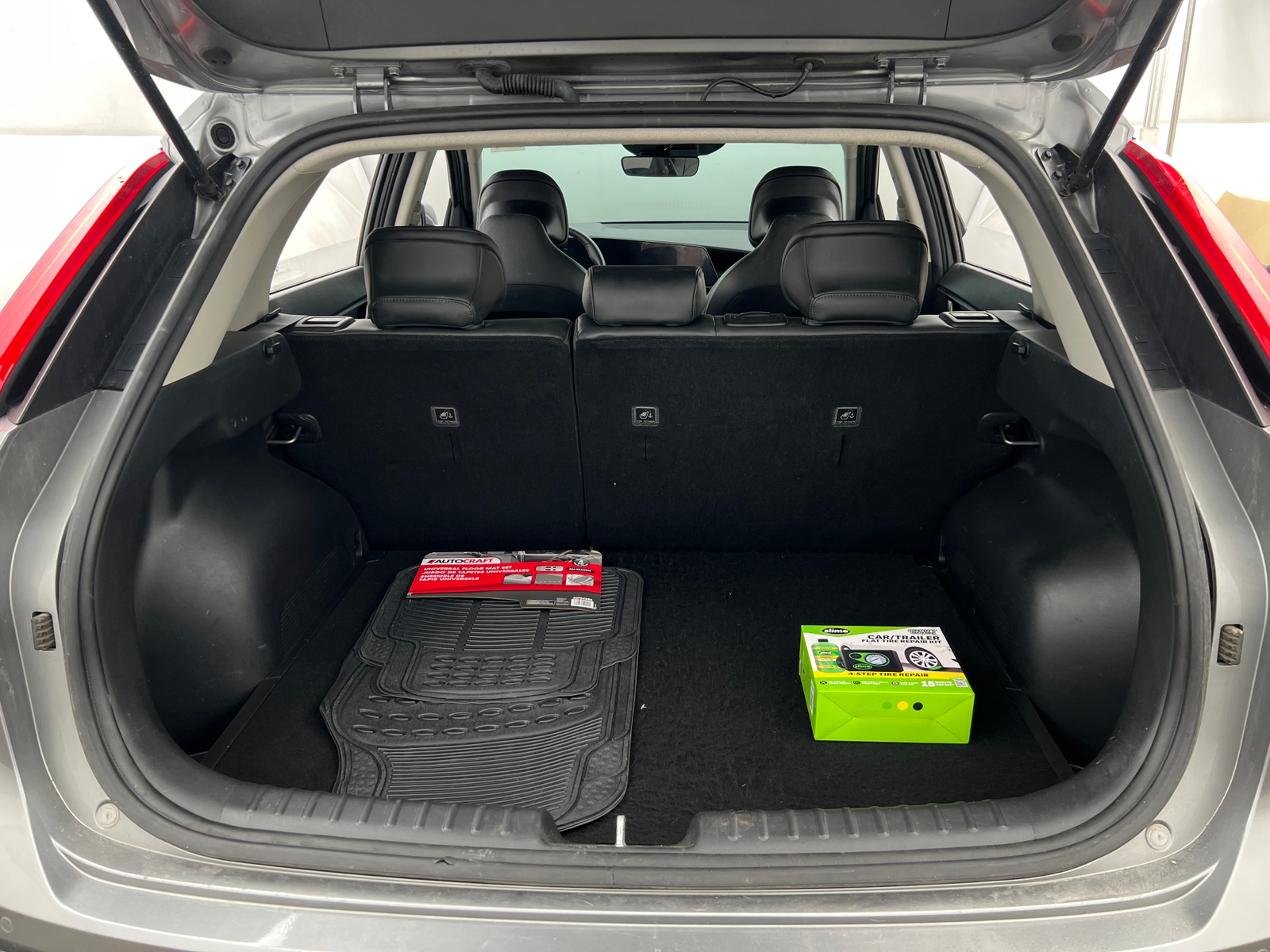 Thumbnail: 2023 Kia Niro - 7