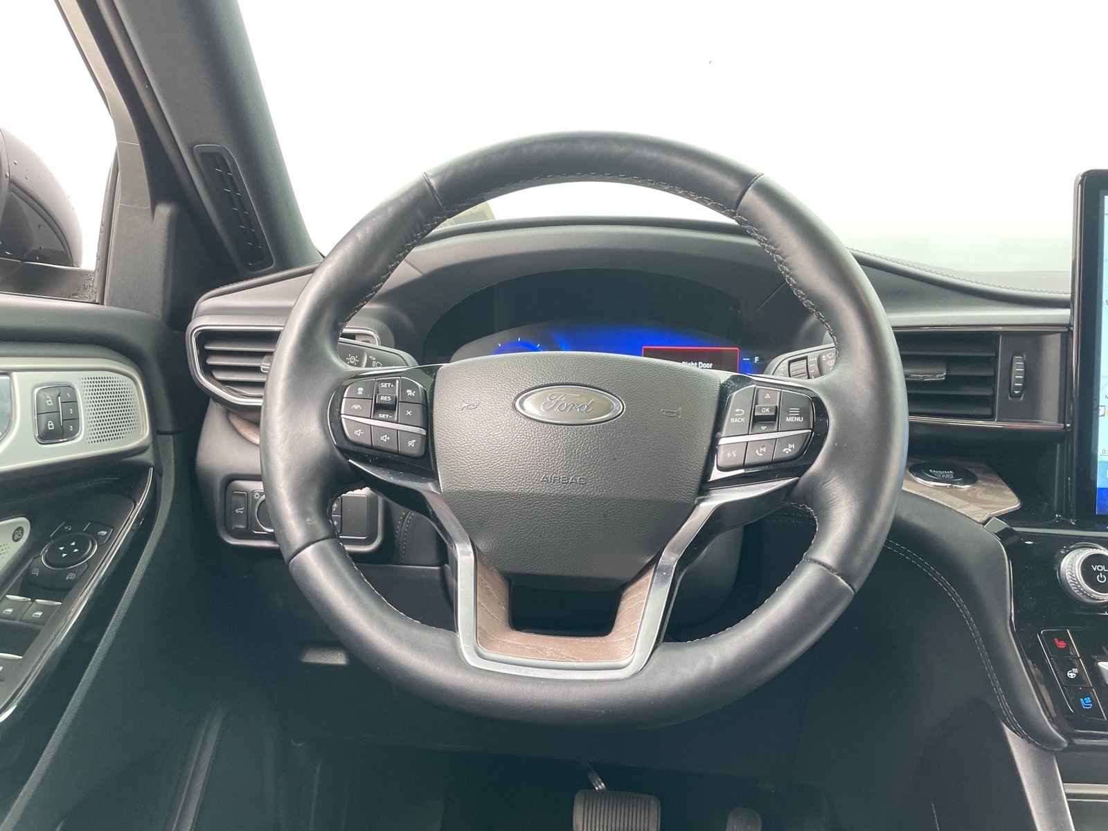 Thumbnail: 2022 Ford Explorer - 4