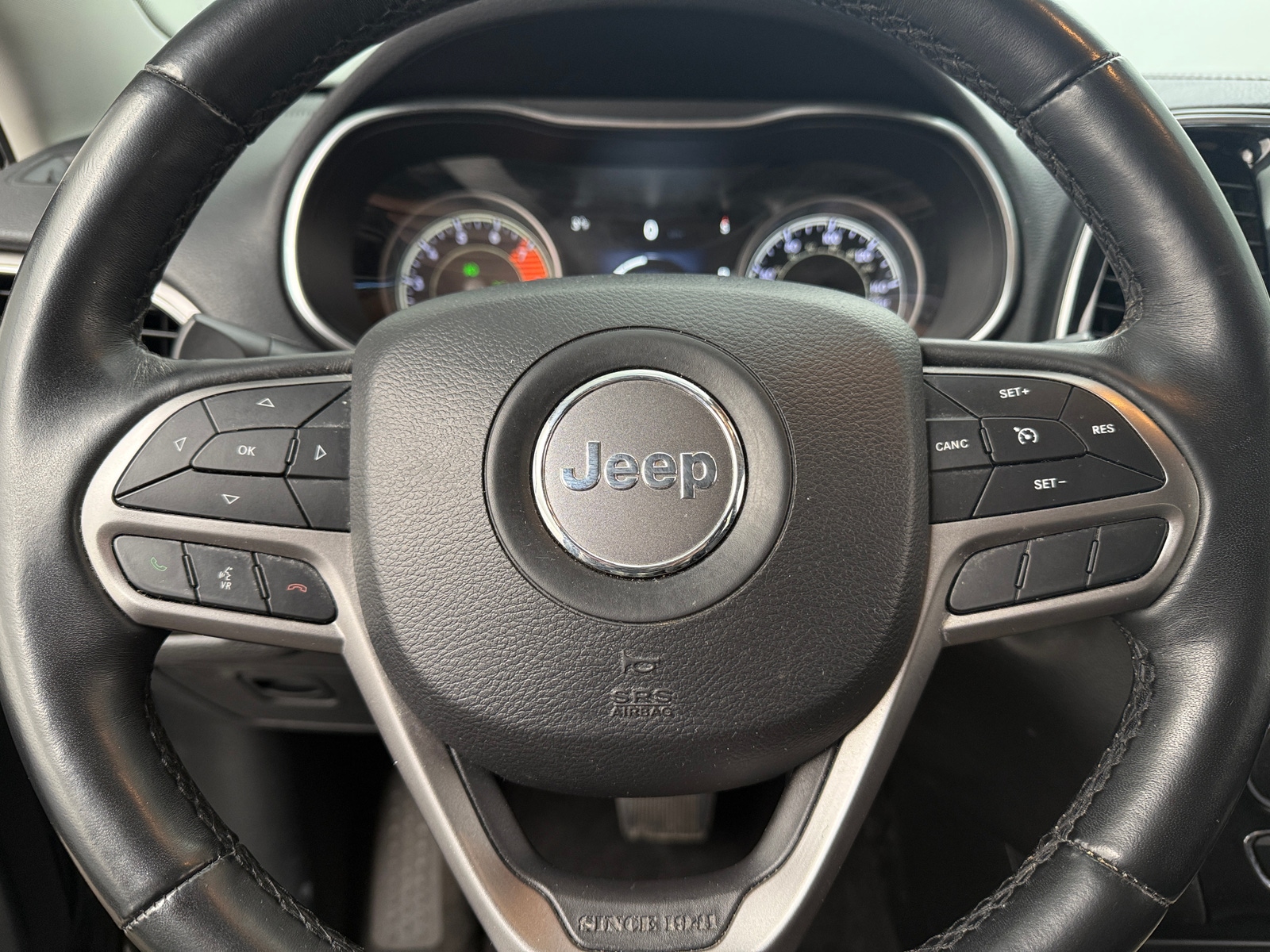 Thumbnail: 2019 Jeep Cherokee - 4