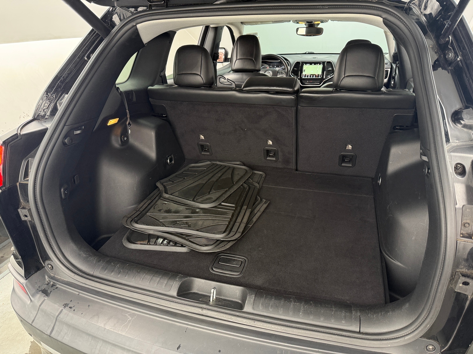 Thumbnail: 2019 Jeep Cherokee - 6