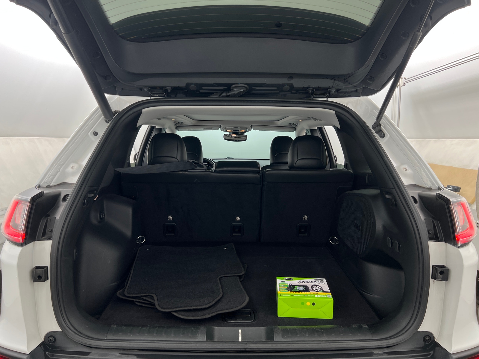 Thumbnail: 2019 Jeep Cherokee - 6