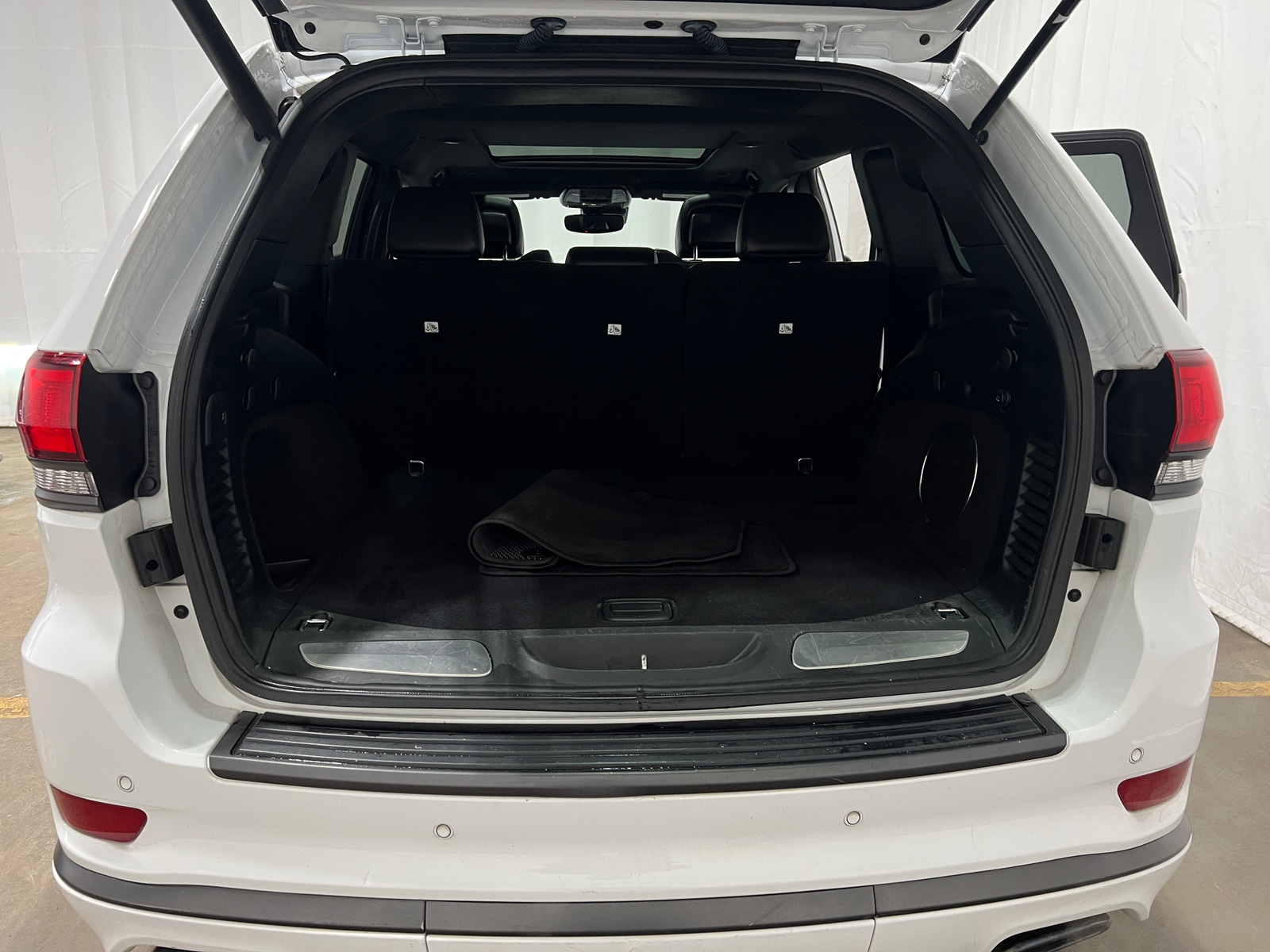 Thumbnail: 2018 Jeep Grand Cherokee - 6