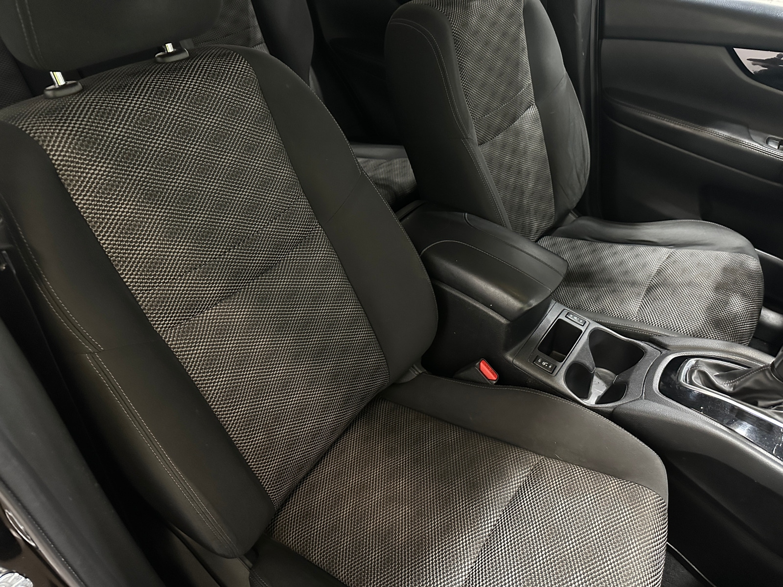 Thumbnail: 2017 Nissan Rogue Sport - 2