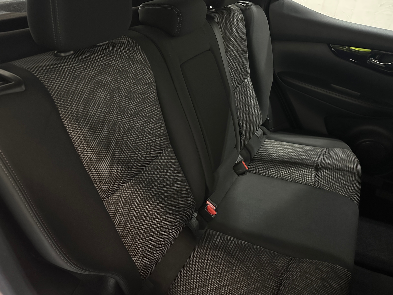 Thumbnail: 2017 Nissan Rogue Sport - 6