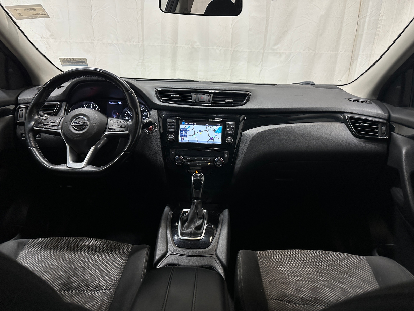 Thumbnail: 2017 Nissan Rogue Sport - 3