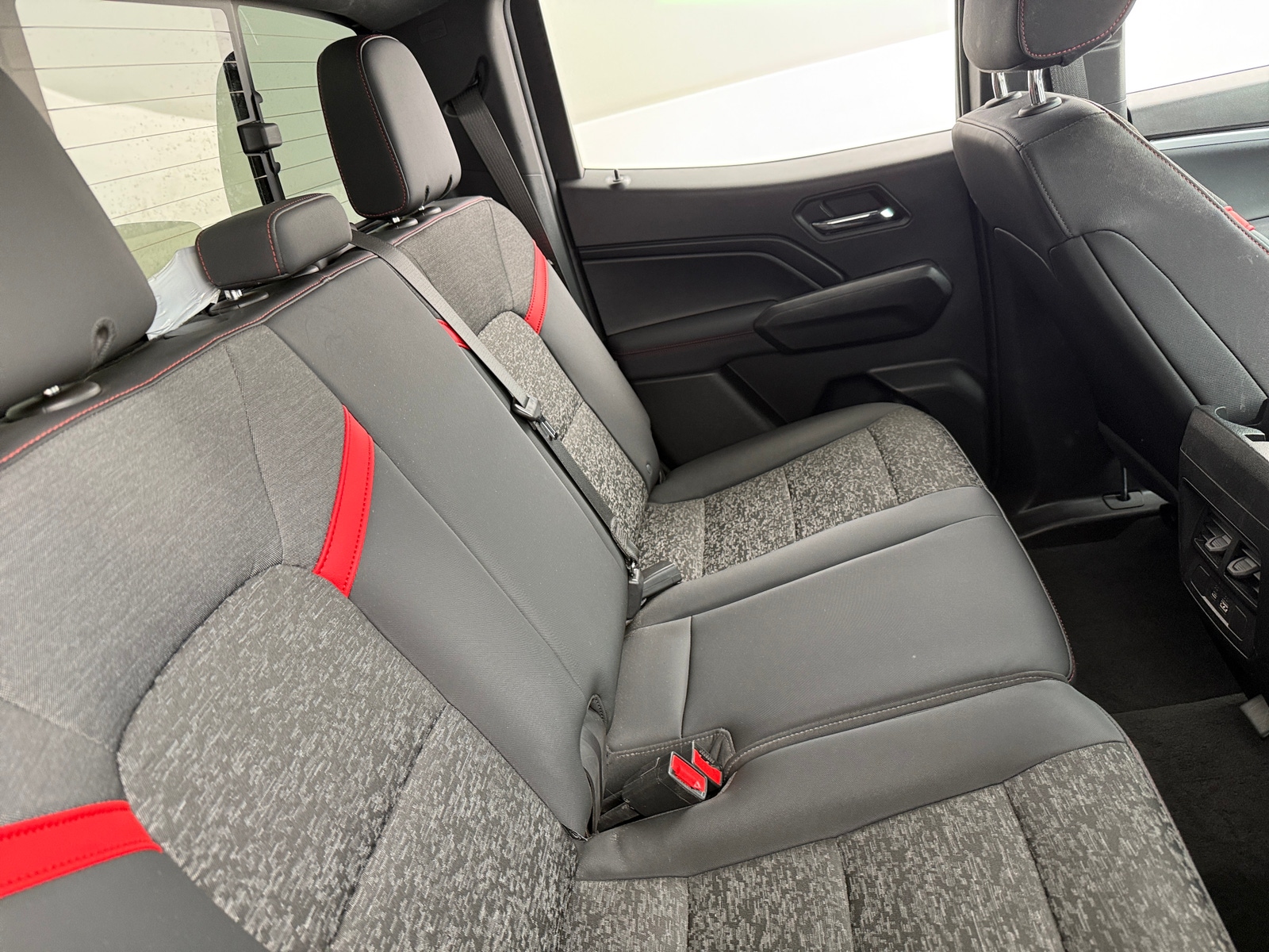 Thumbnail: 2023 Chevrolet Colorado - 6