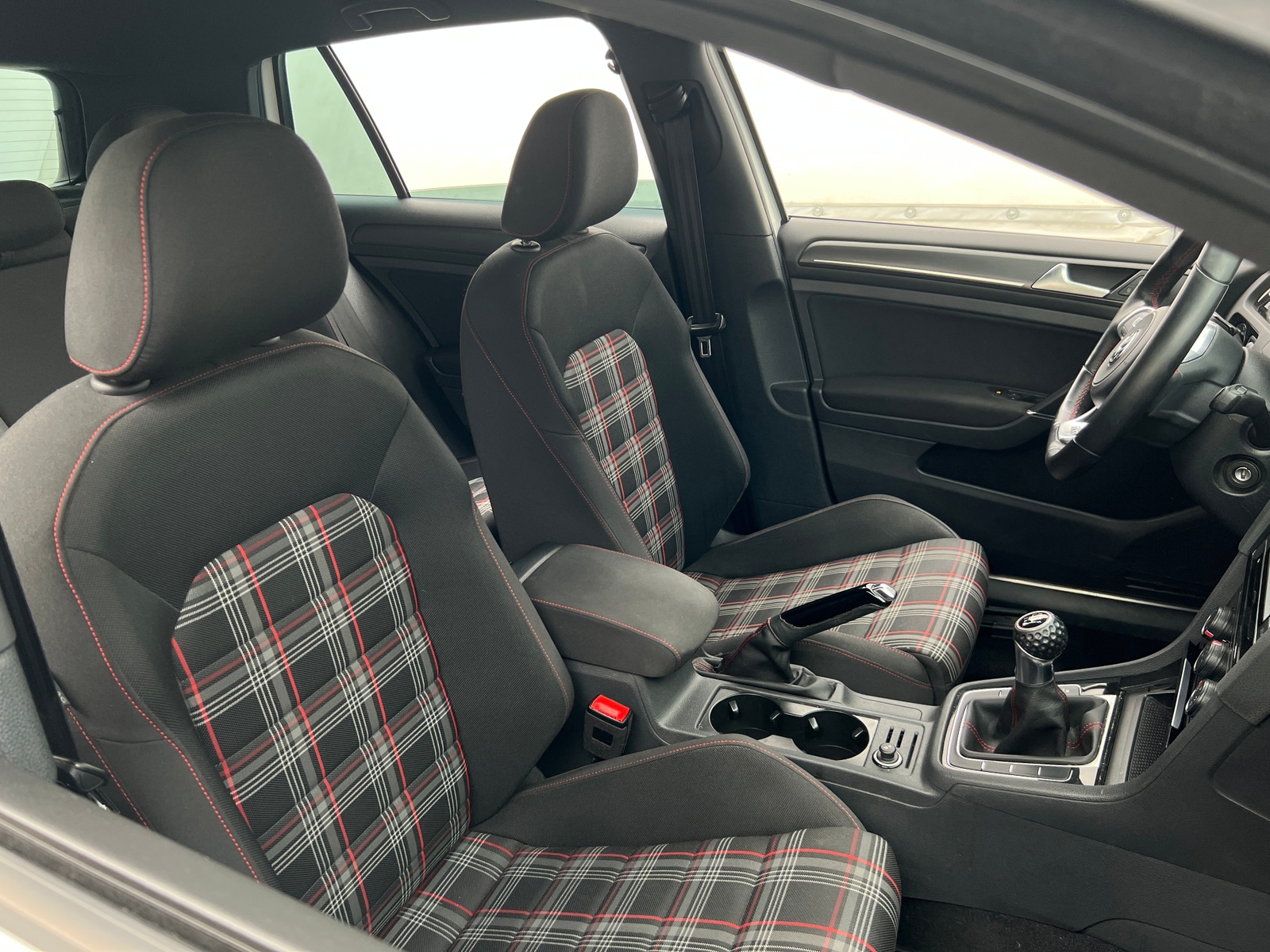 Thumbnail: 2019 Volkswagen Golf - 2