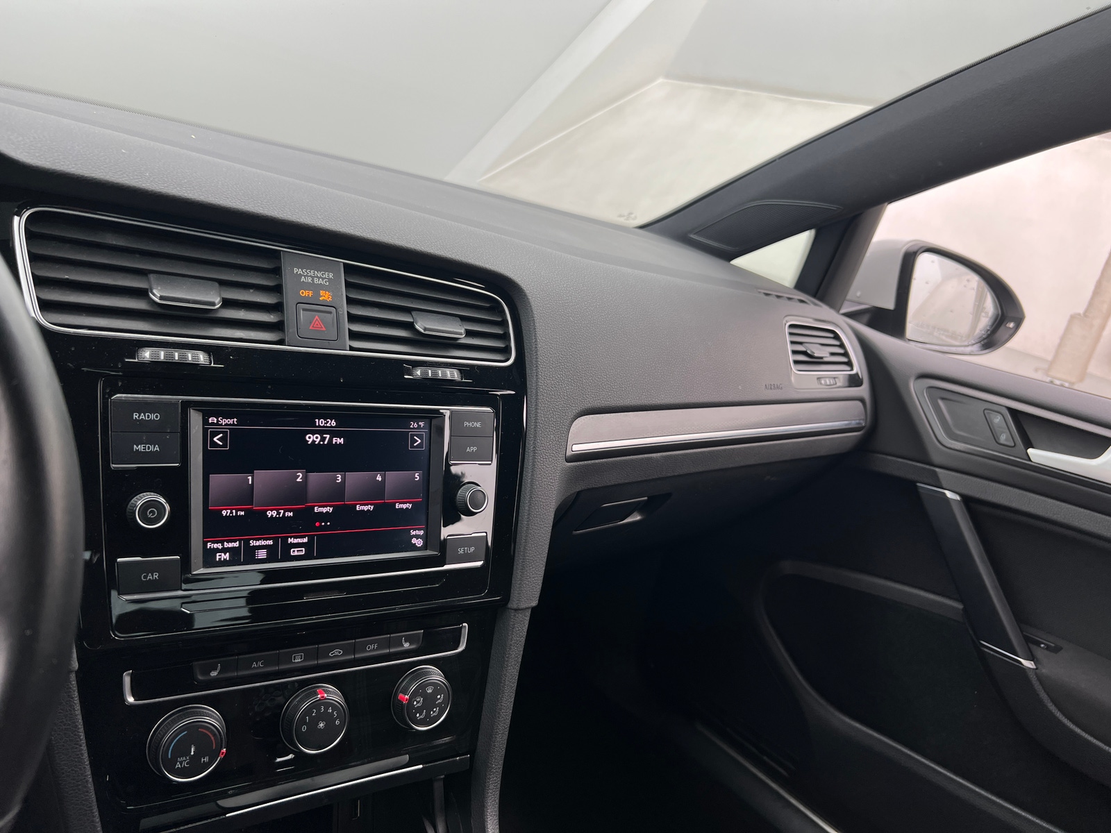 Thumbnail: 2019 Volkswagen Golf - 4