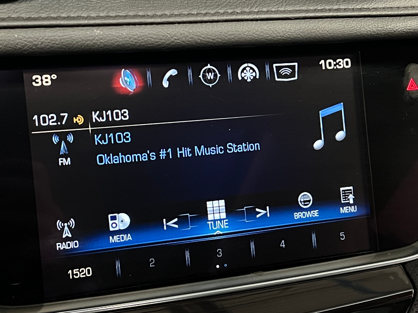 Thumbnail: 2017 Cadillac XT5 - 3