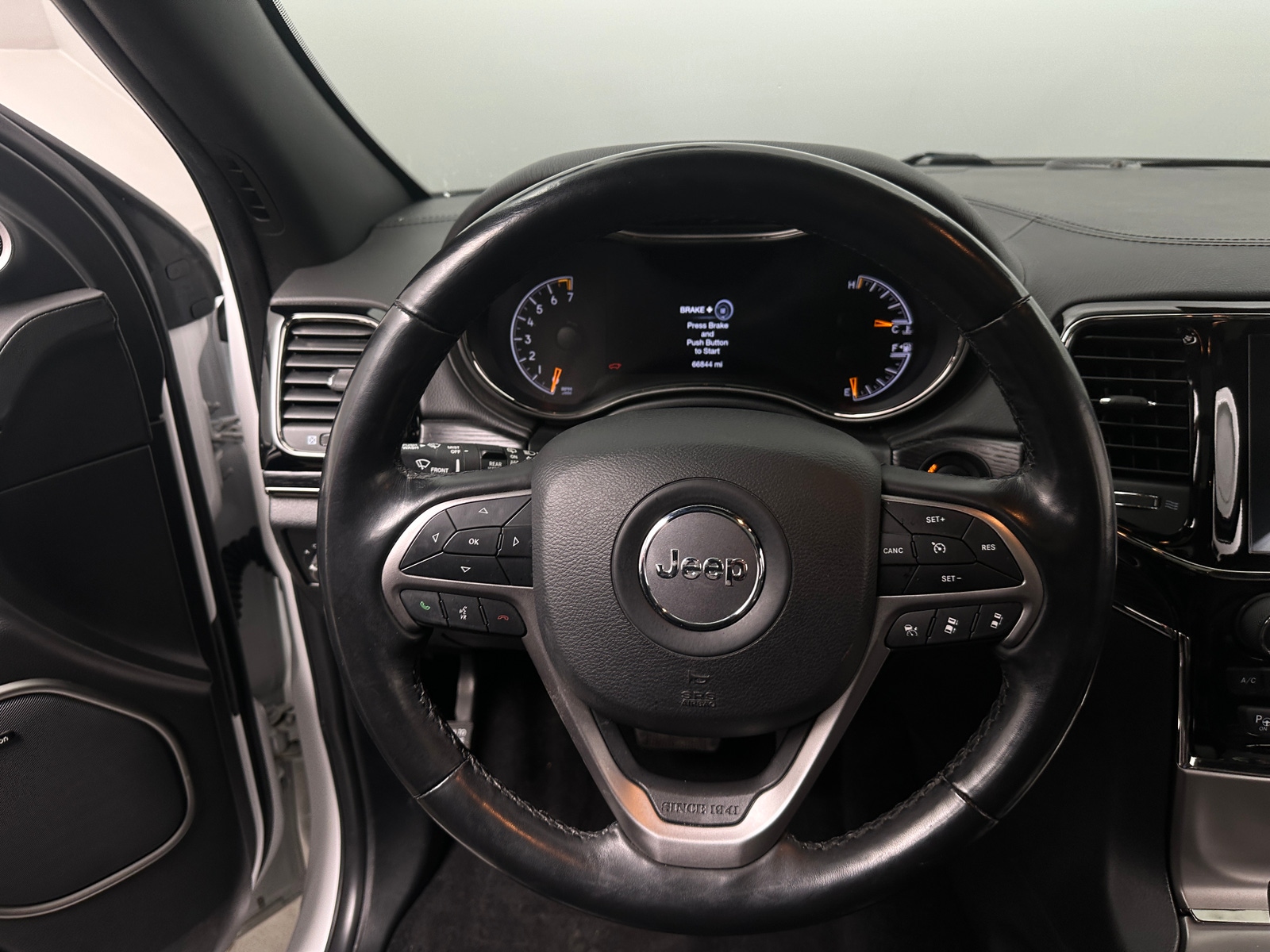 Thumbnail: 2020 Jeep Grand Cherokee - 4