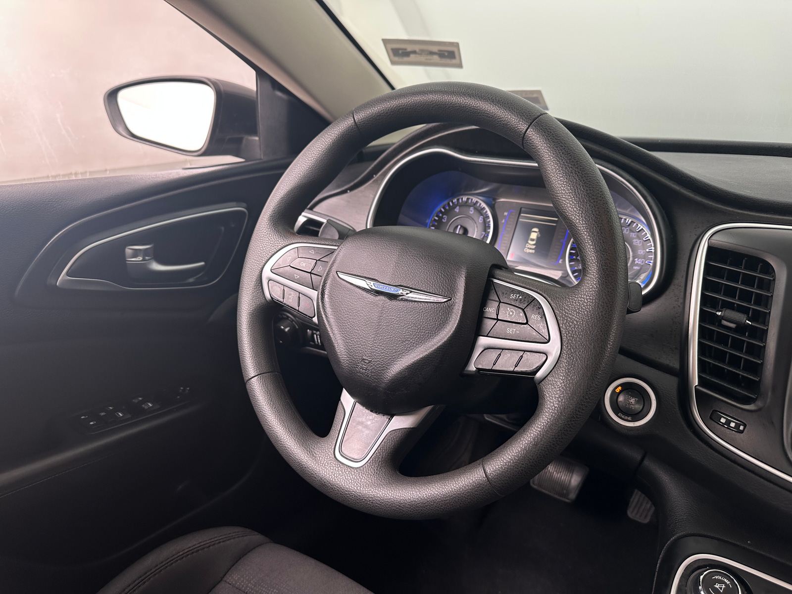 Thumbnail: 2016 Chrysler 200 - 5