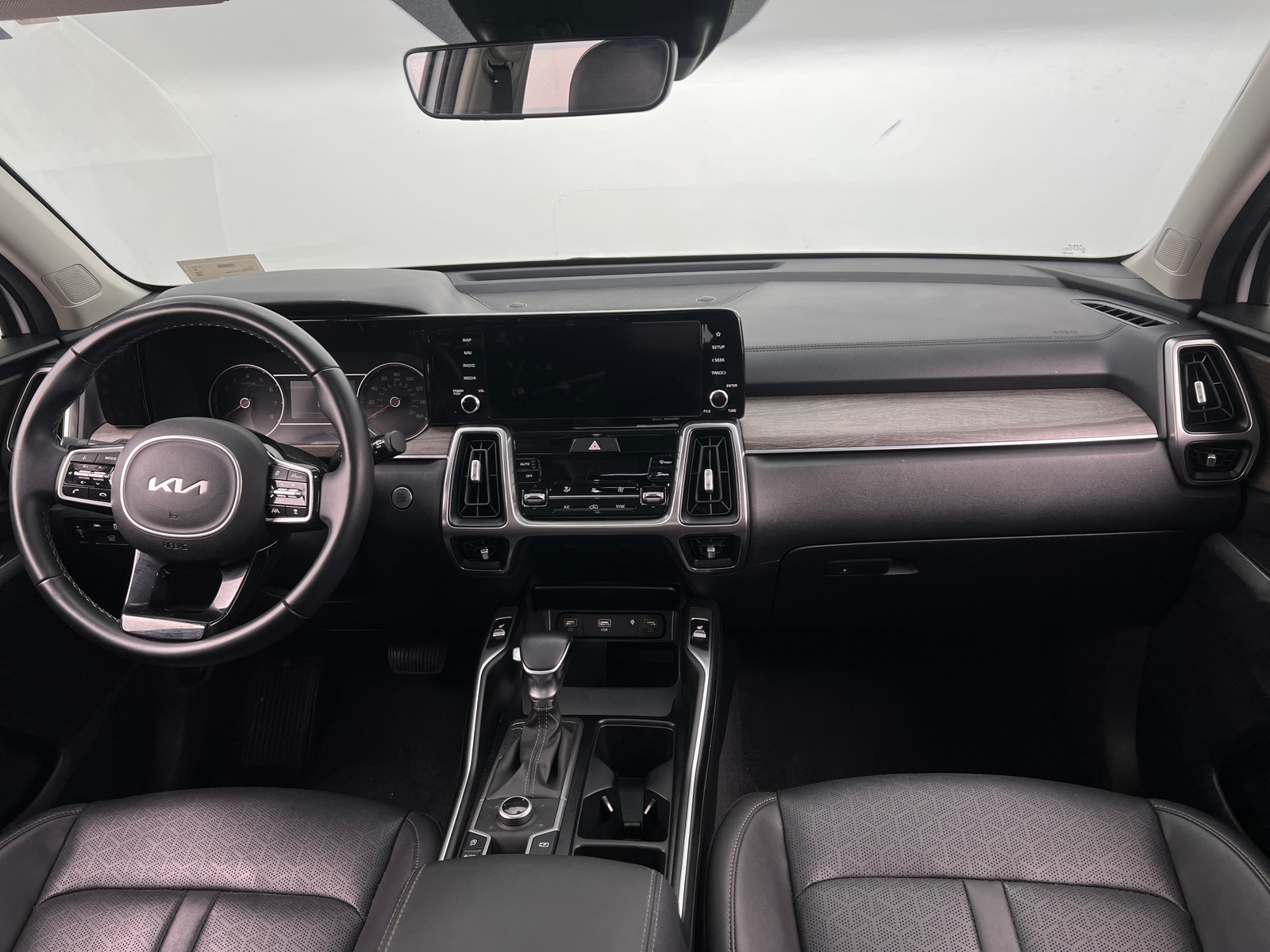 Thumbnail: 2023 Kia Sorento - 2