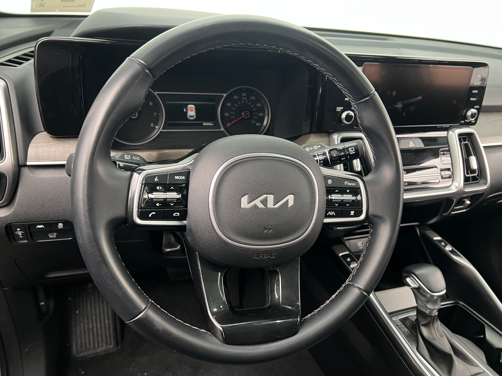 Thumbnail: 2023 Kia Sorento - 4