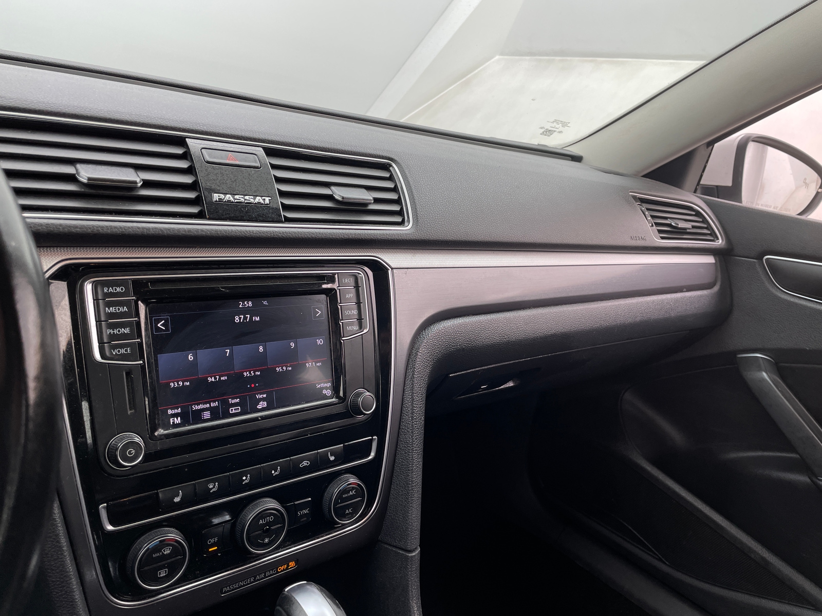 Thumbnail: 2018 Volkswagen Passat - 3