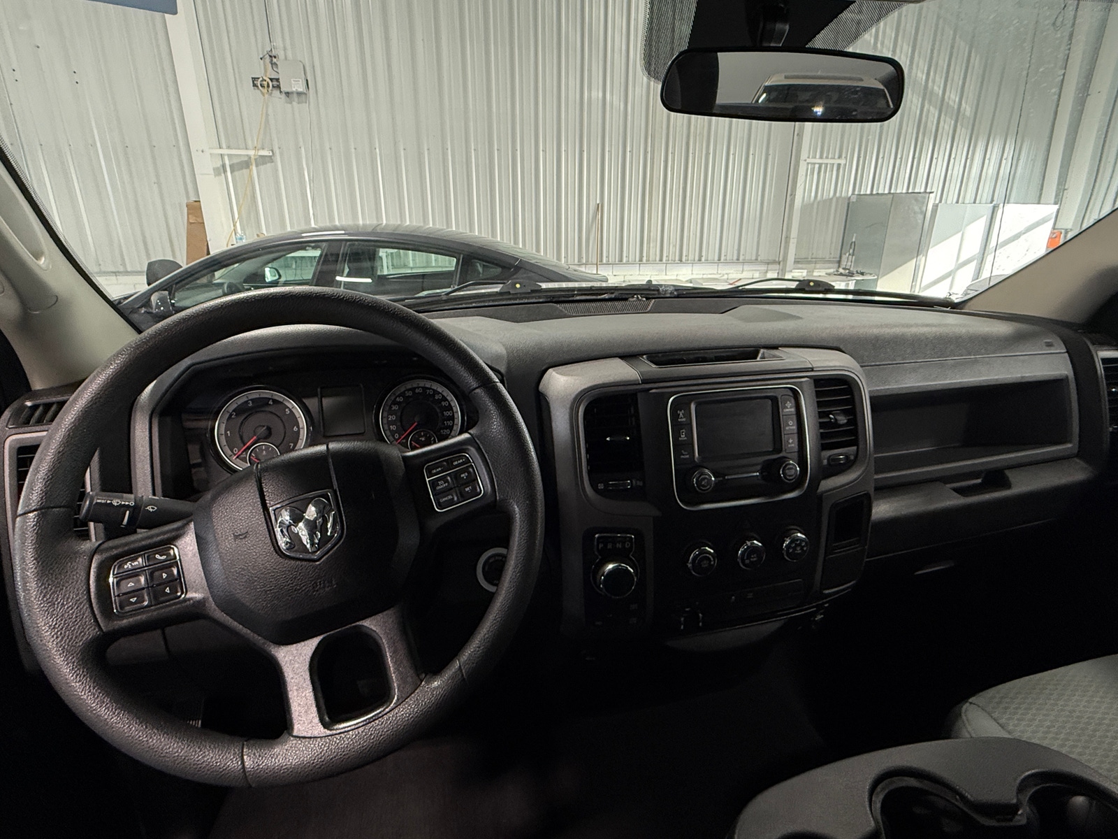 Thumbnail: 2019 RAM 1500 Classic - 3